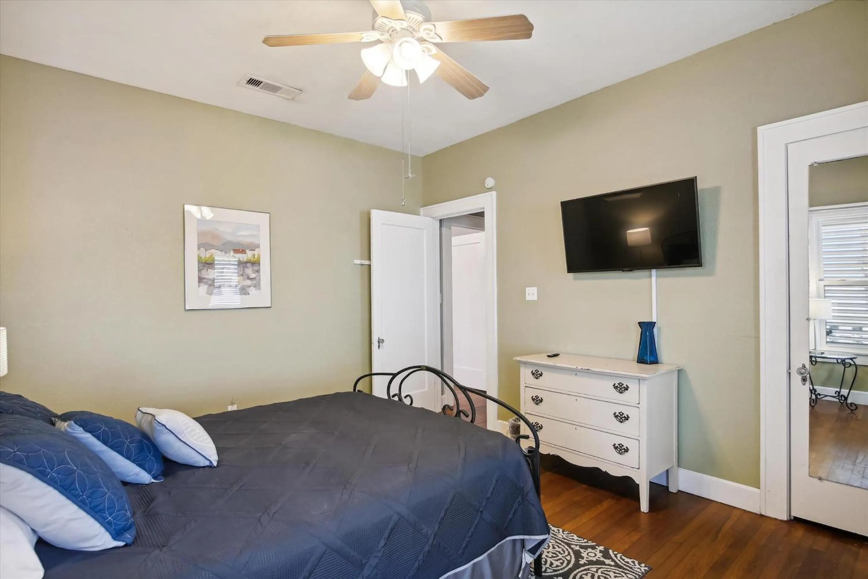 Property building, Bed in Endless Summer