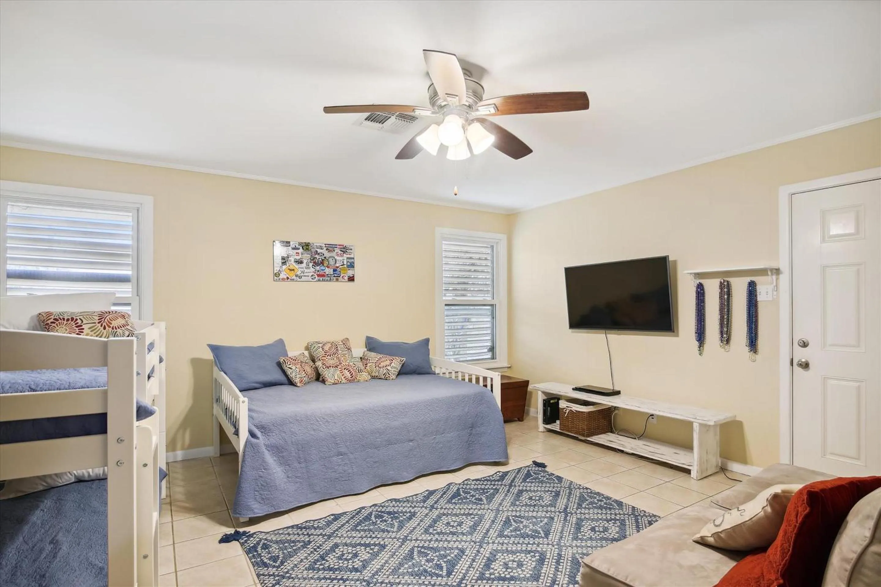 Property building, Bed in Endless Summer