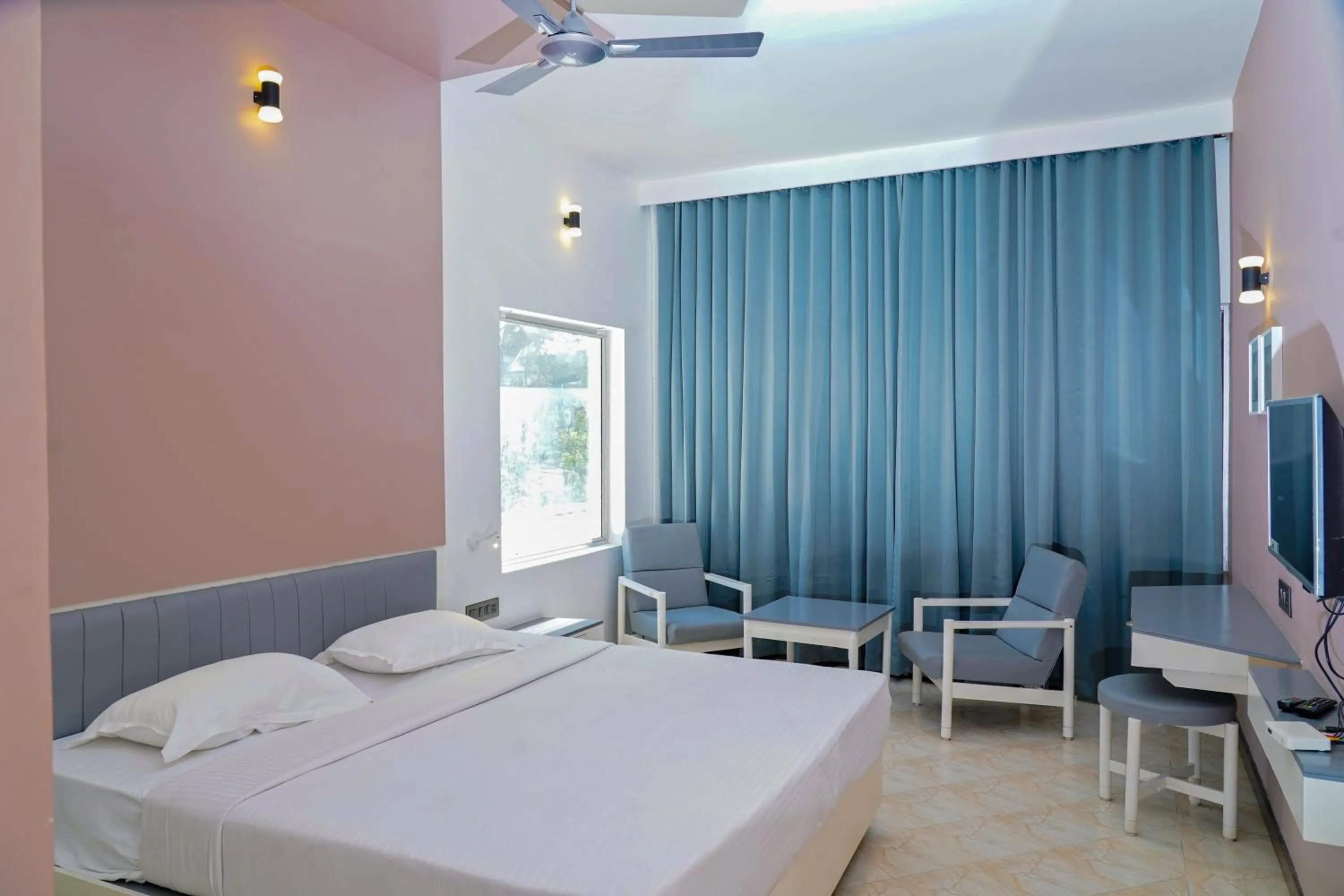 Bed in Hotel Indraprastha