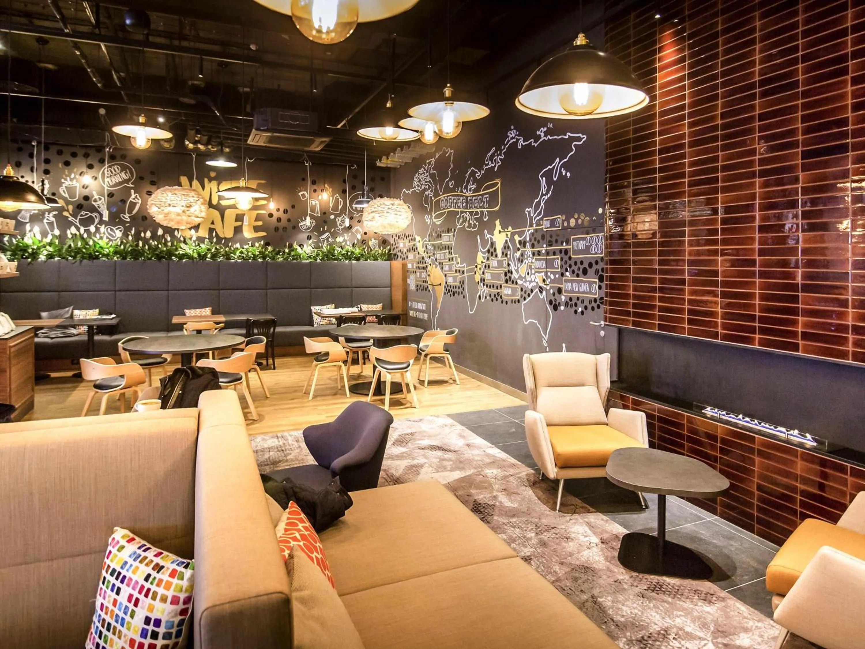 Lounge or bar in Novotel Poznan Centrum