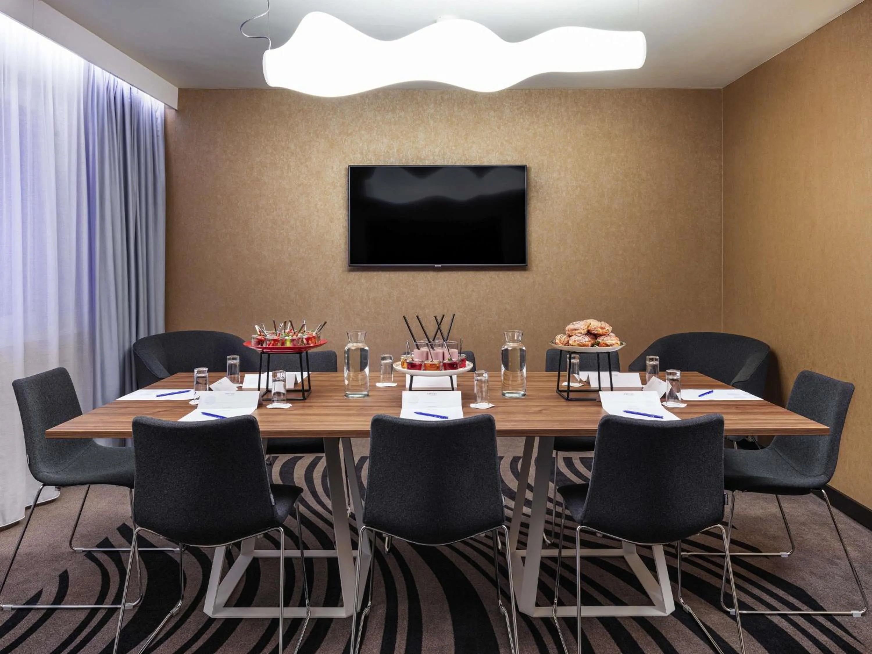 Bedroom in Novotel Poznan Centrum