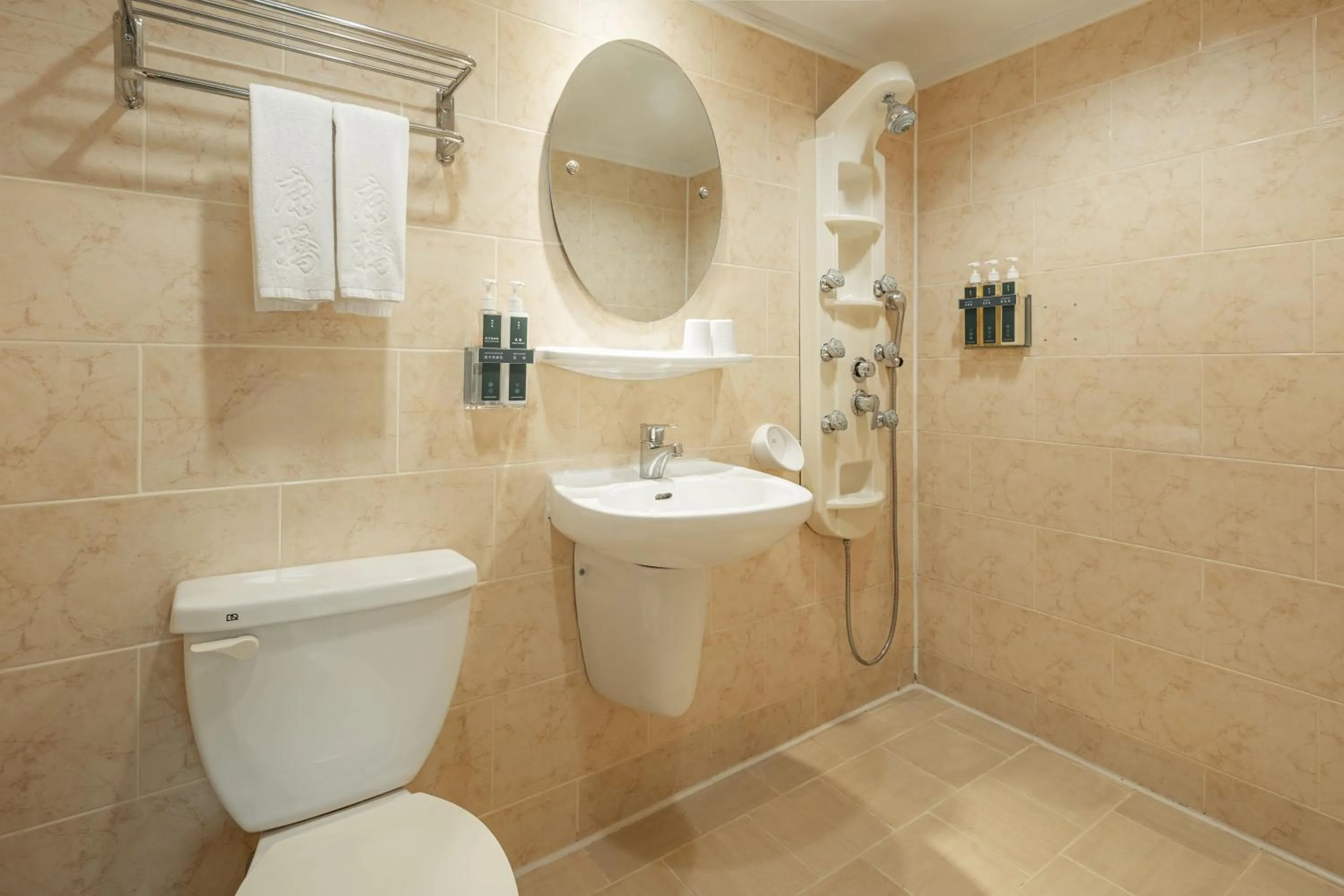 Toilet in Kindness Hotel - Weiwuying Branch