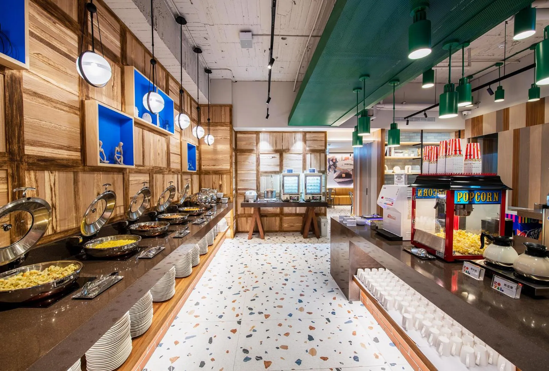 Restaurant/places to eat in Royal Group Hotel Xiong Zhong Branch