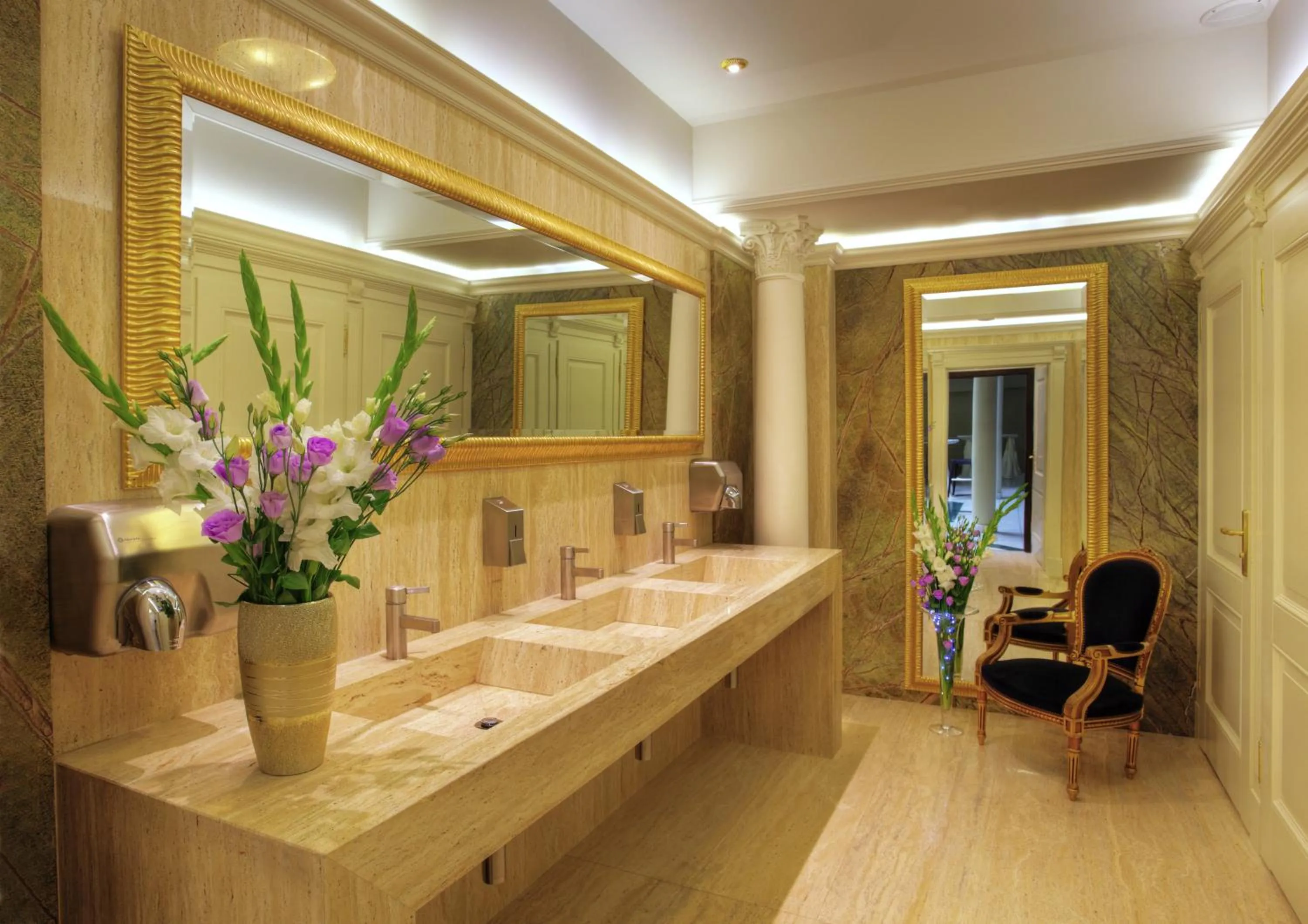 Bathroom in Hotel im. Jana Pawła II