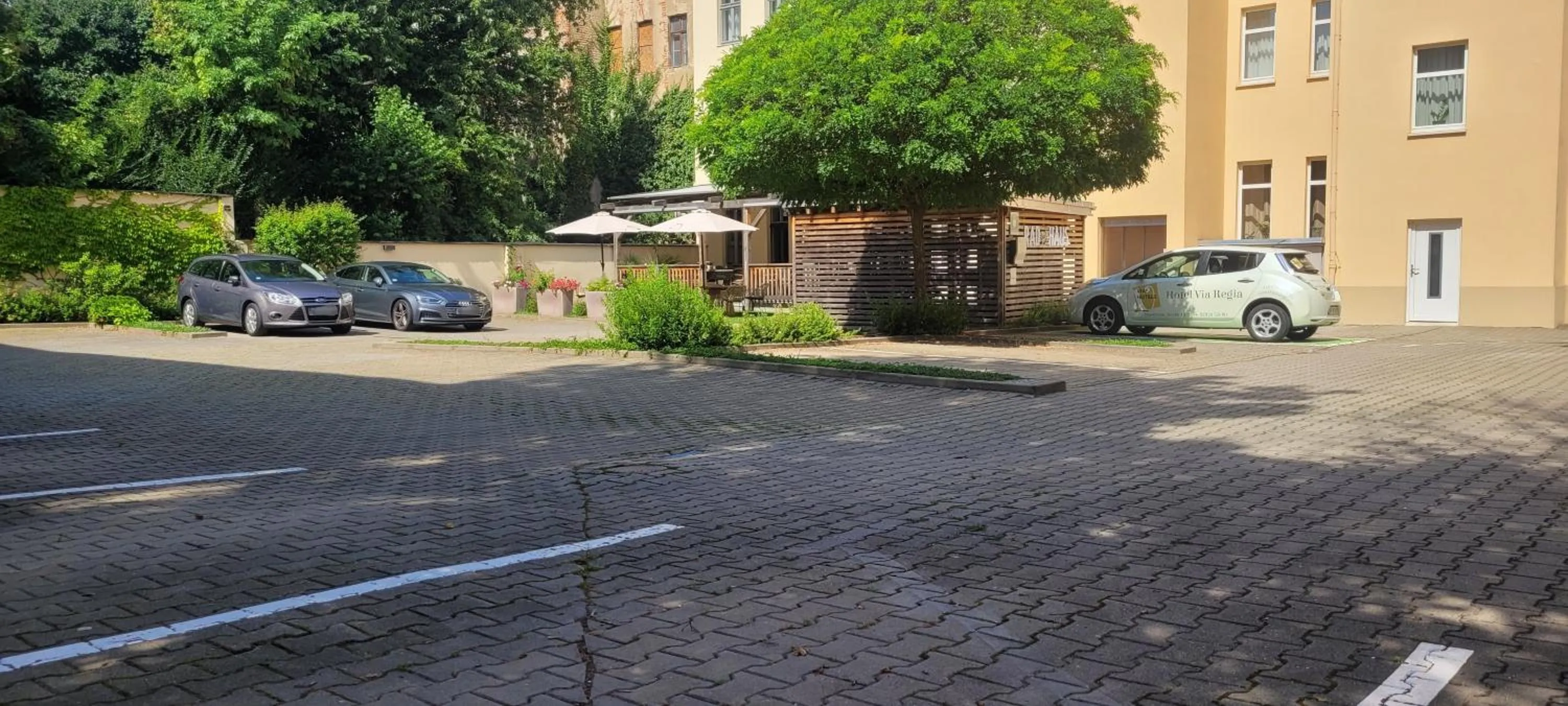 Parking in Hotel Via Regia - VIAs-Hotels