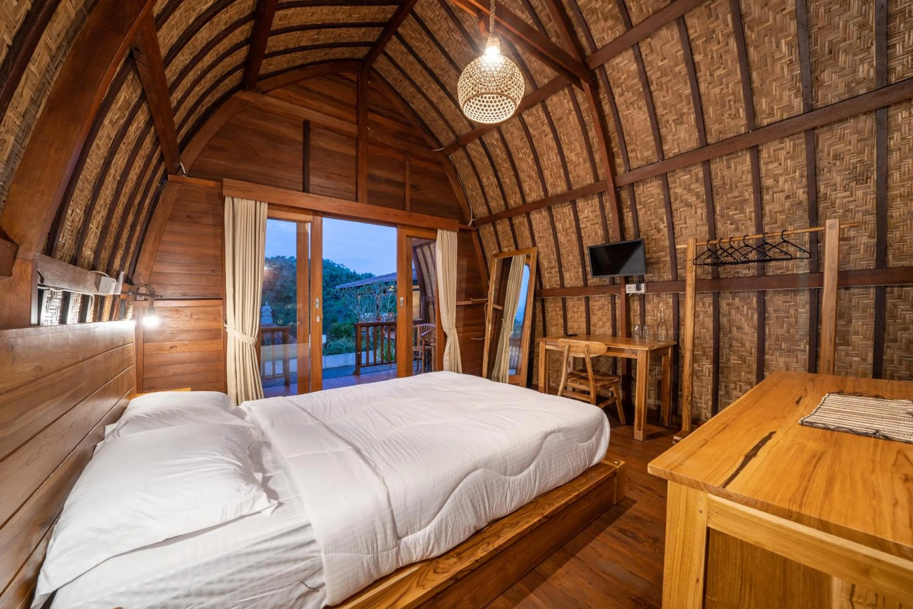 Photo of the whole room, Bed in Lumbung Sari