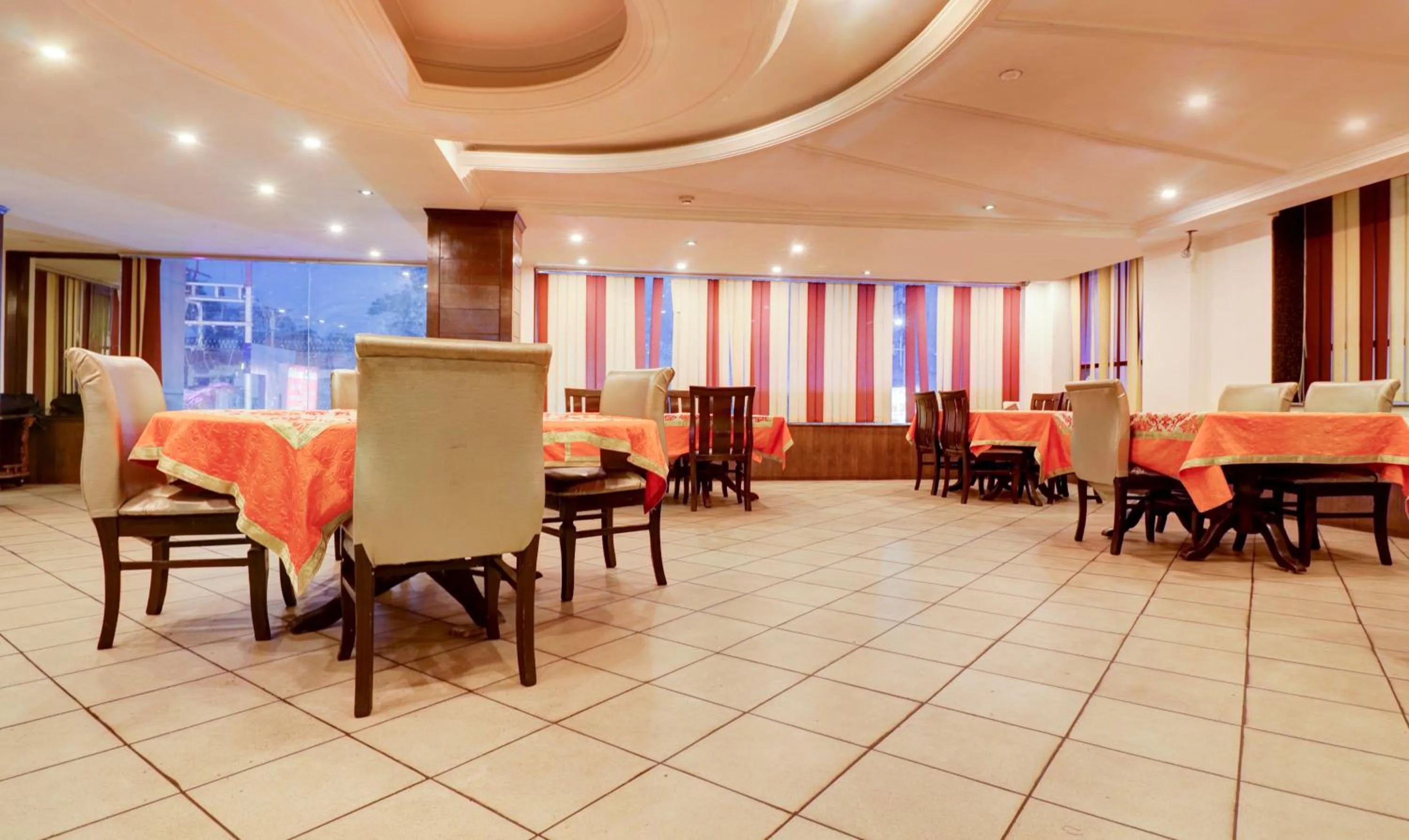 Restaurant/places to eat in Treebo Calista, Patel Nagar
