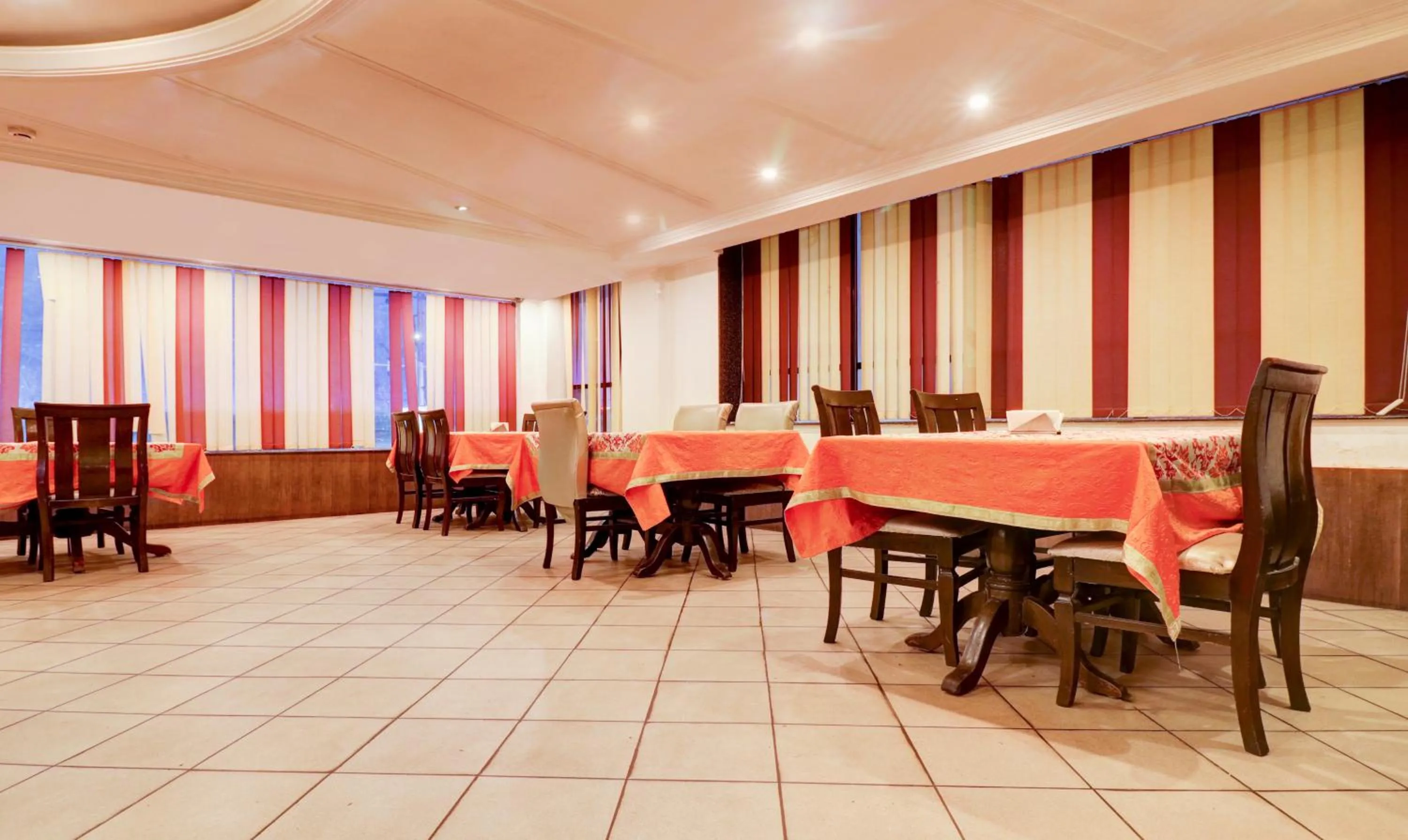 Restaurant/places to eat in Treebo Calista, Patel Nagar