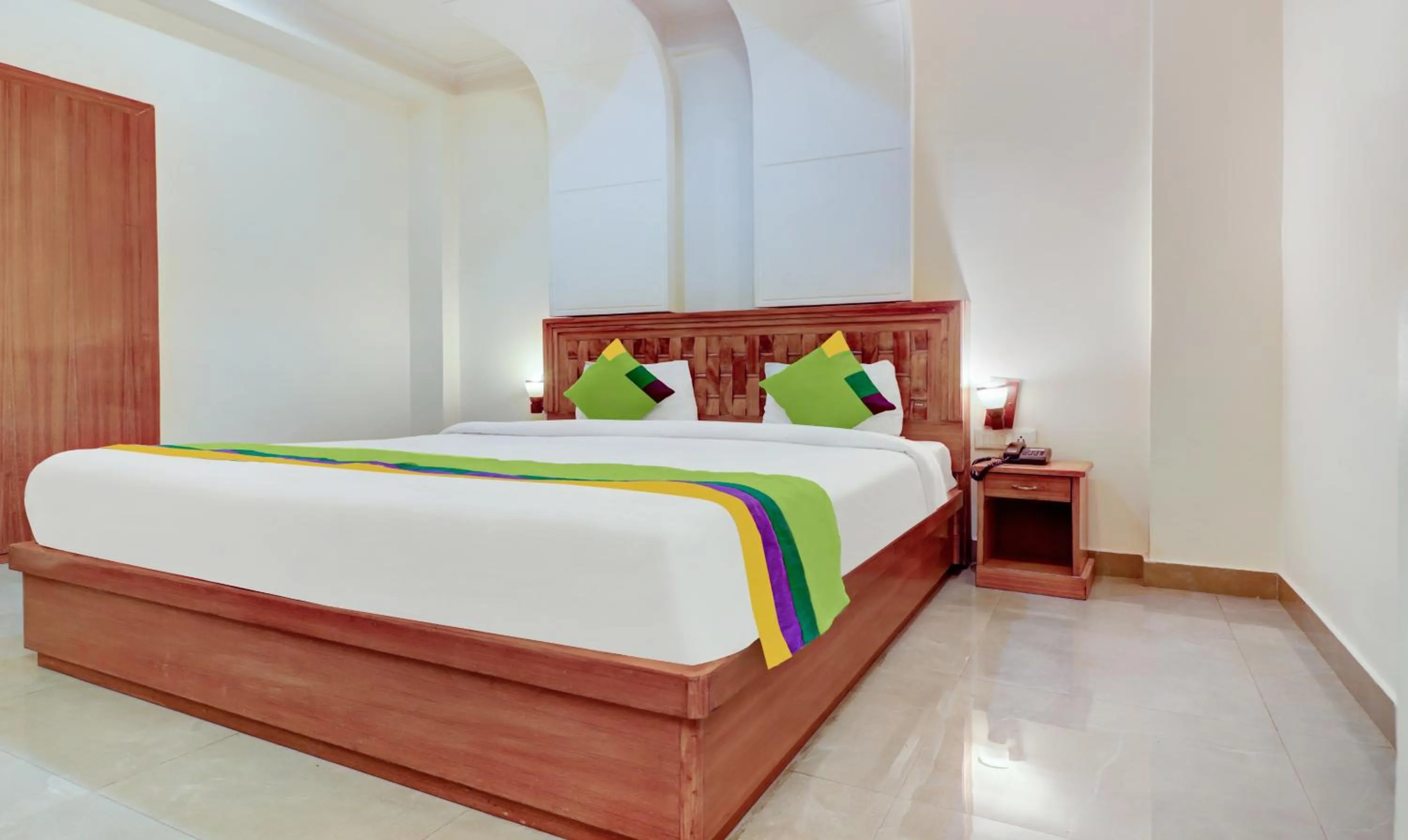 Bedroom, Bed in Treebo Calista, Patel Nagar