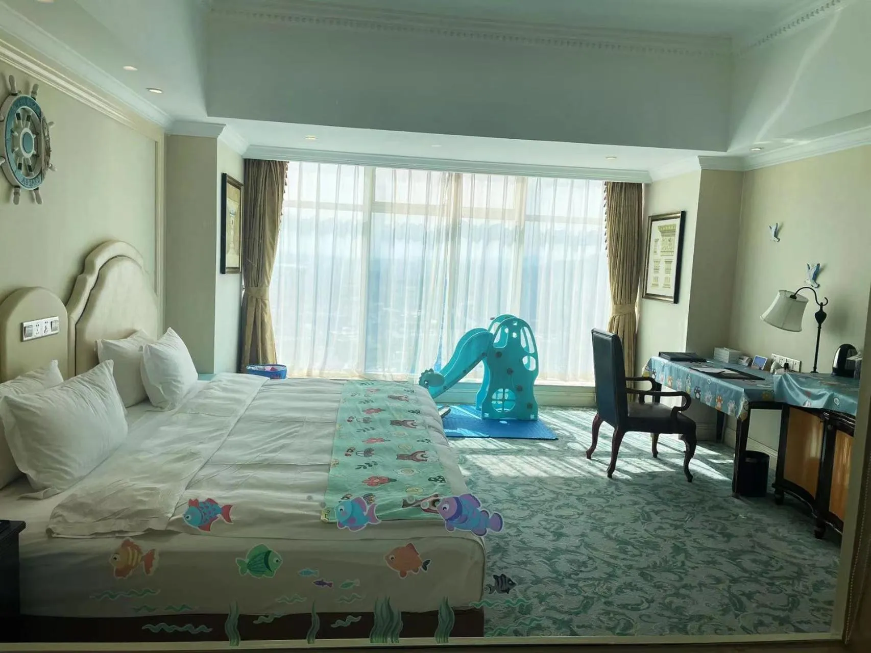 Bedroom, Bed in Qingdao Jinshi International Hotel