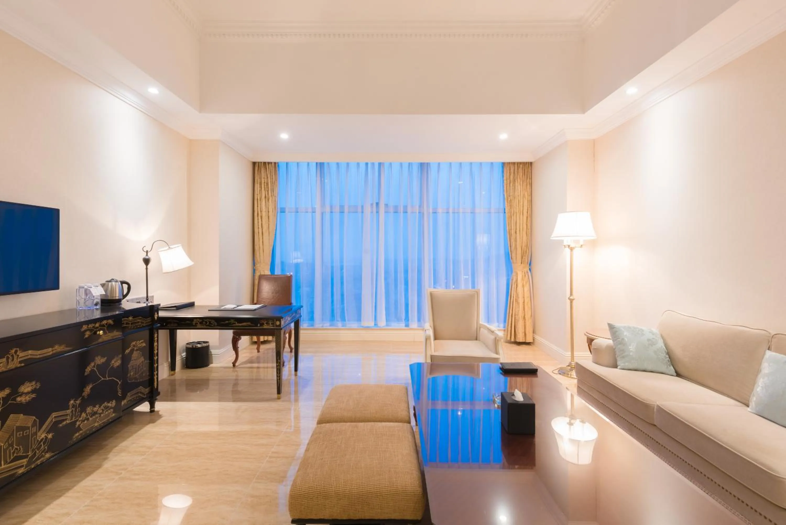 Living room in Qingdao Jinshi International Hotel