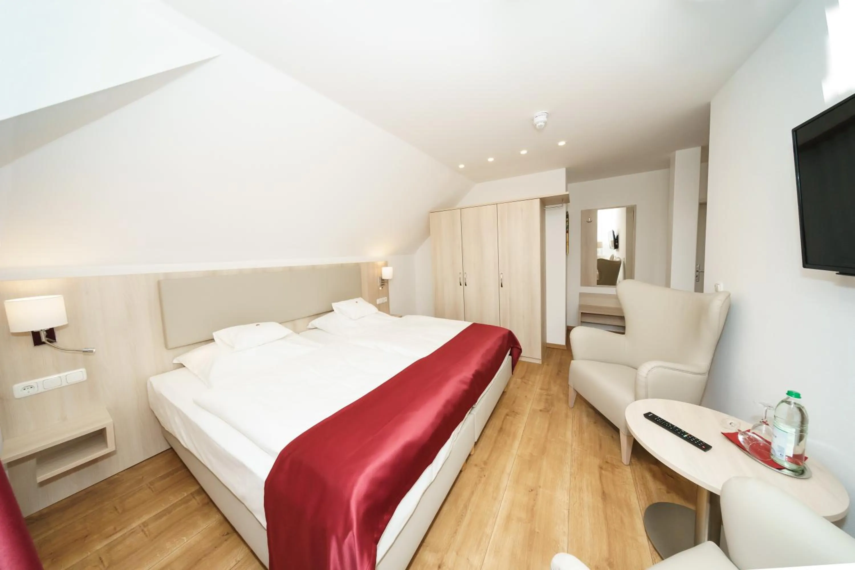 Photo of the whole room, Bed in Parkhotel Pyrmont