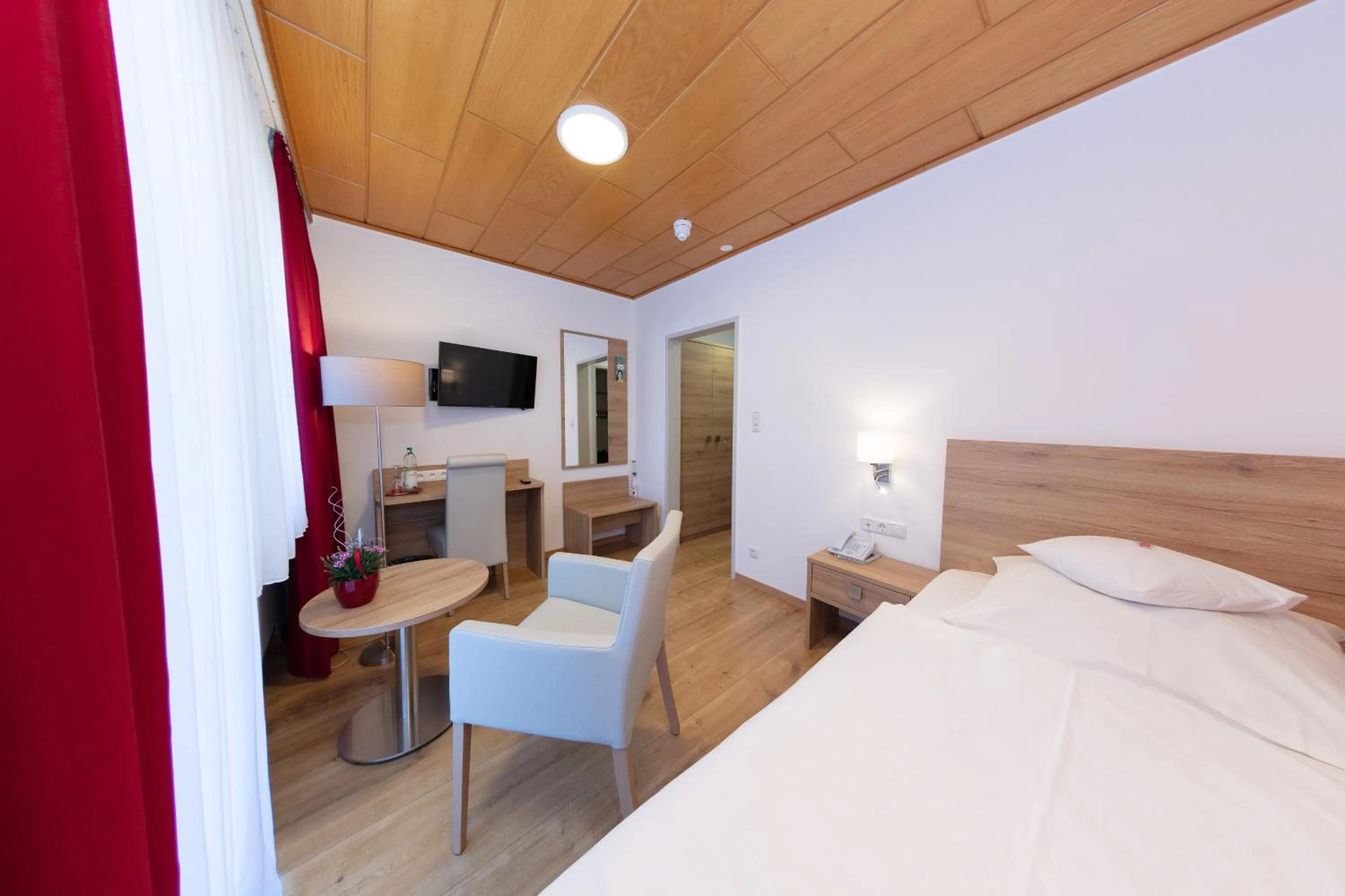 Photo of the whole room, Bed in Parkhotel Pyrmont