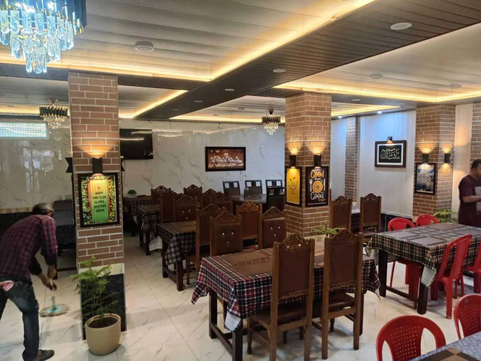 Dining area in Hotel O by OYO Graceland