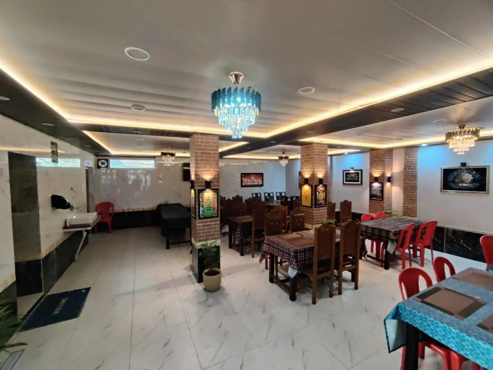 Dining area in Hotel O by OYO Graceland