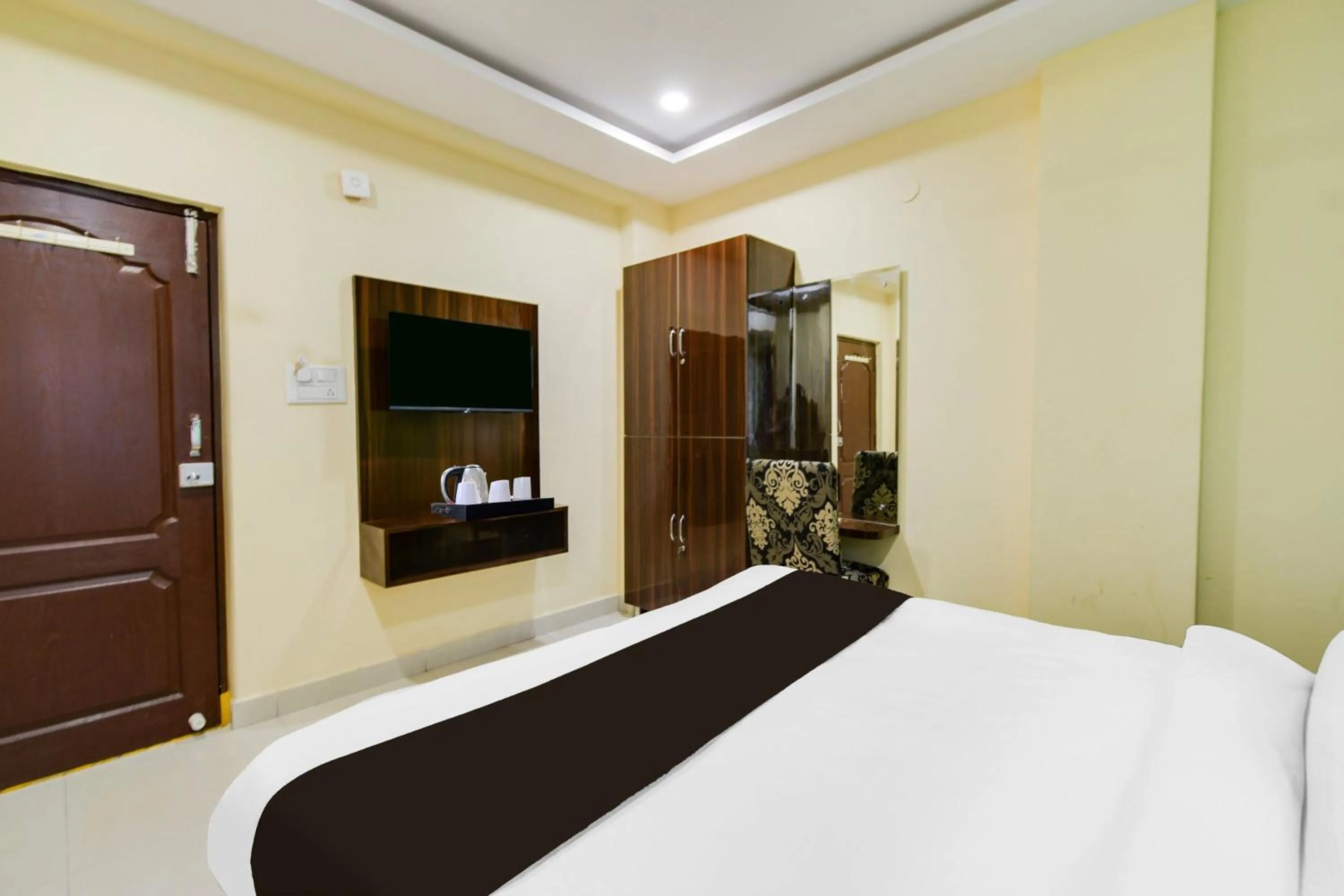 Bedroom, Bed in Super Townhouse Hitech City Madhapur