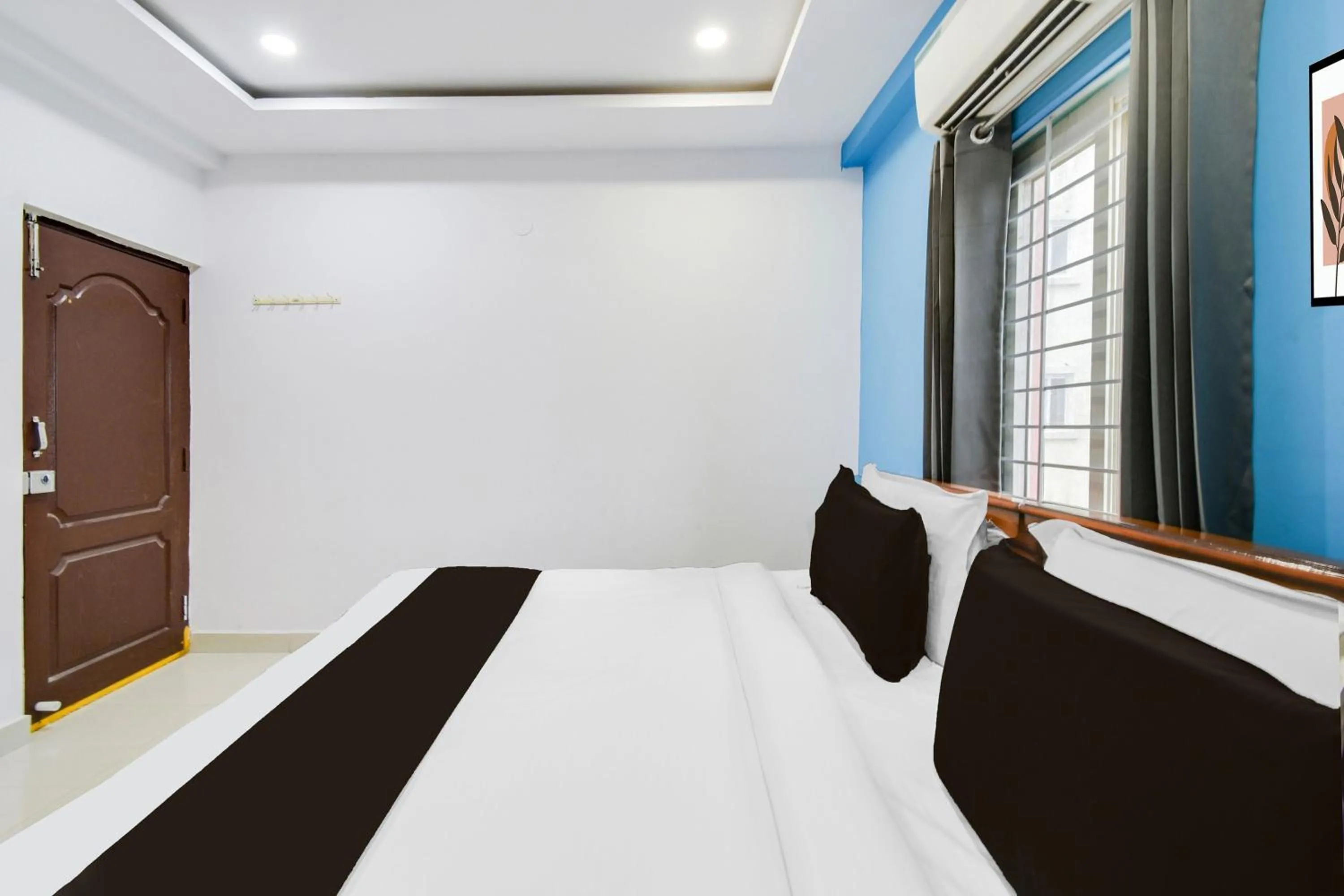 Bedroom, Bed in Super Townhouse Hitech City Madhapur