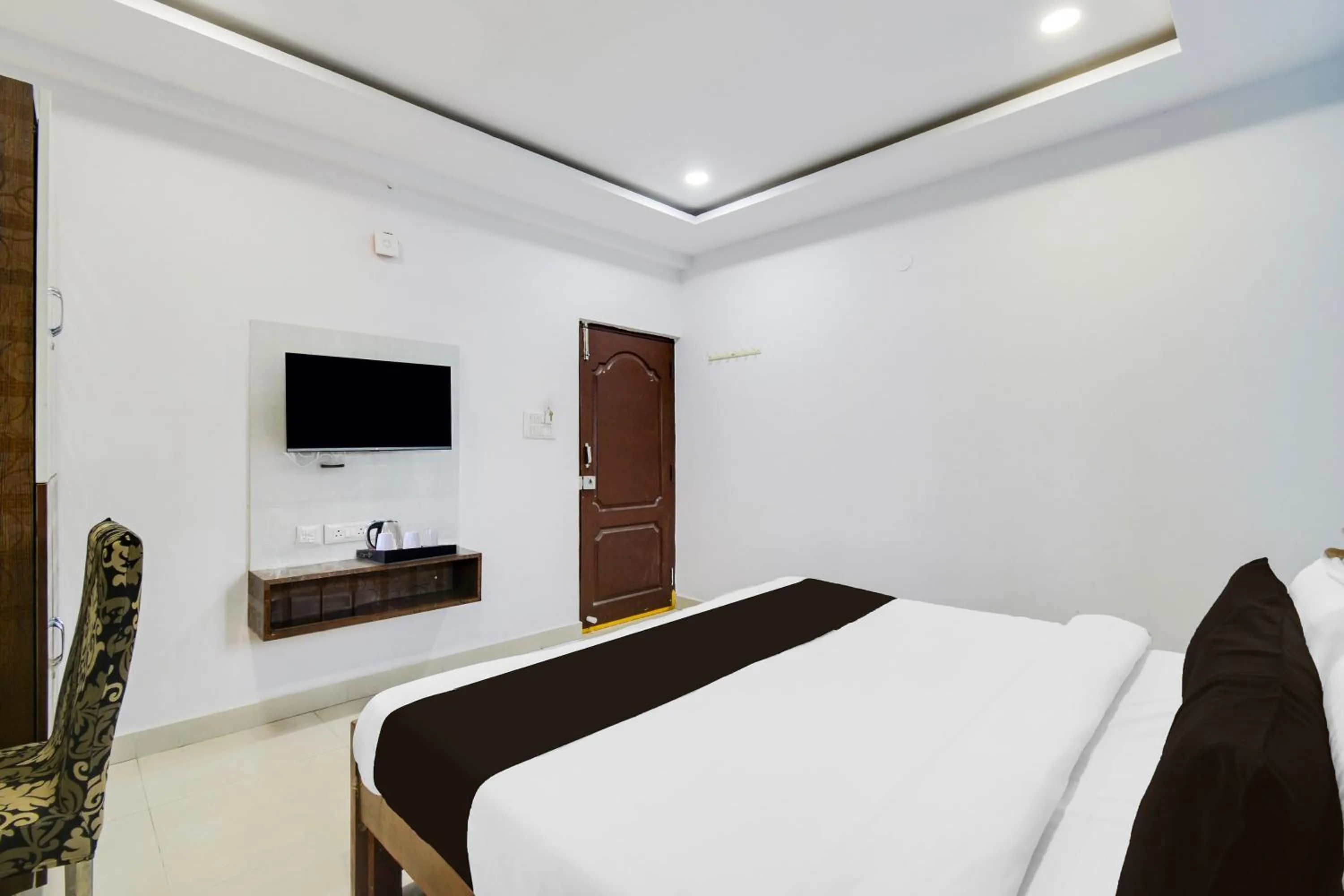 Bedroom, Bed in Super Townhouse Hitech City Madhapur