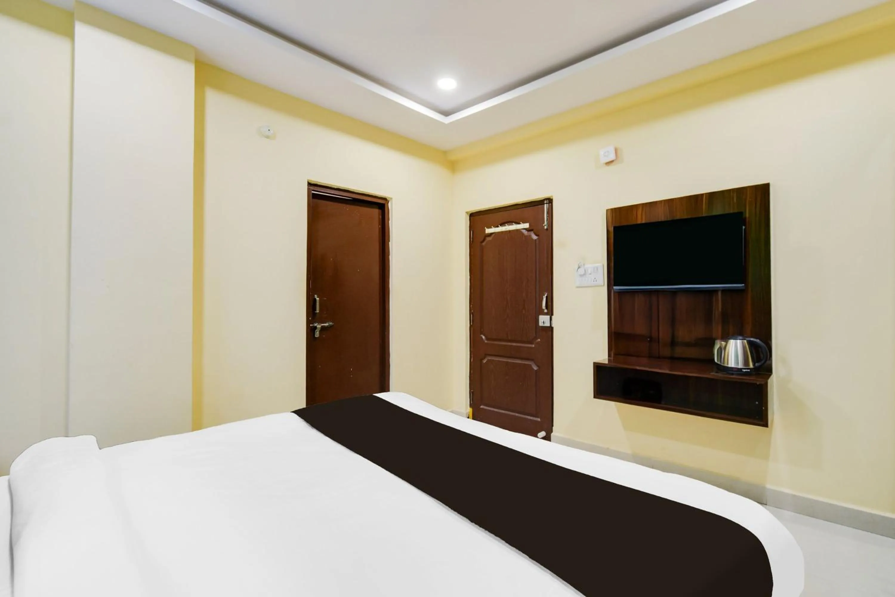 Bedroom, Bed in Super Townhouse Hitech City Madhapur