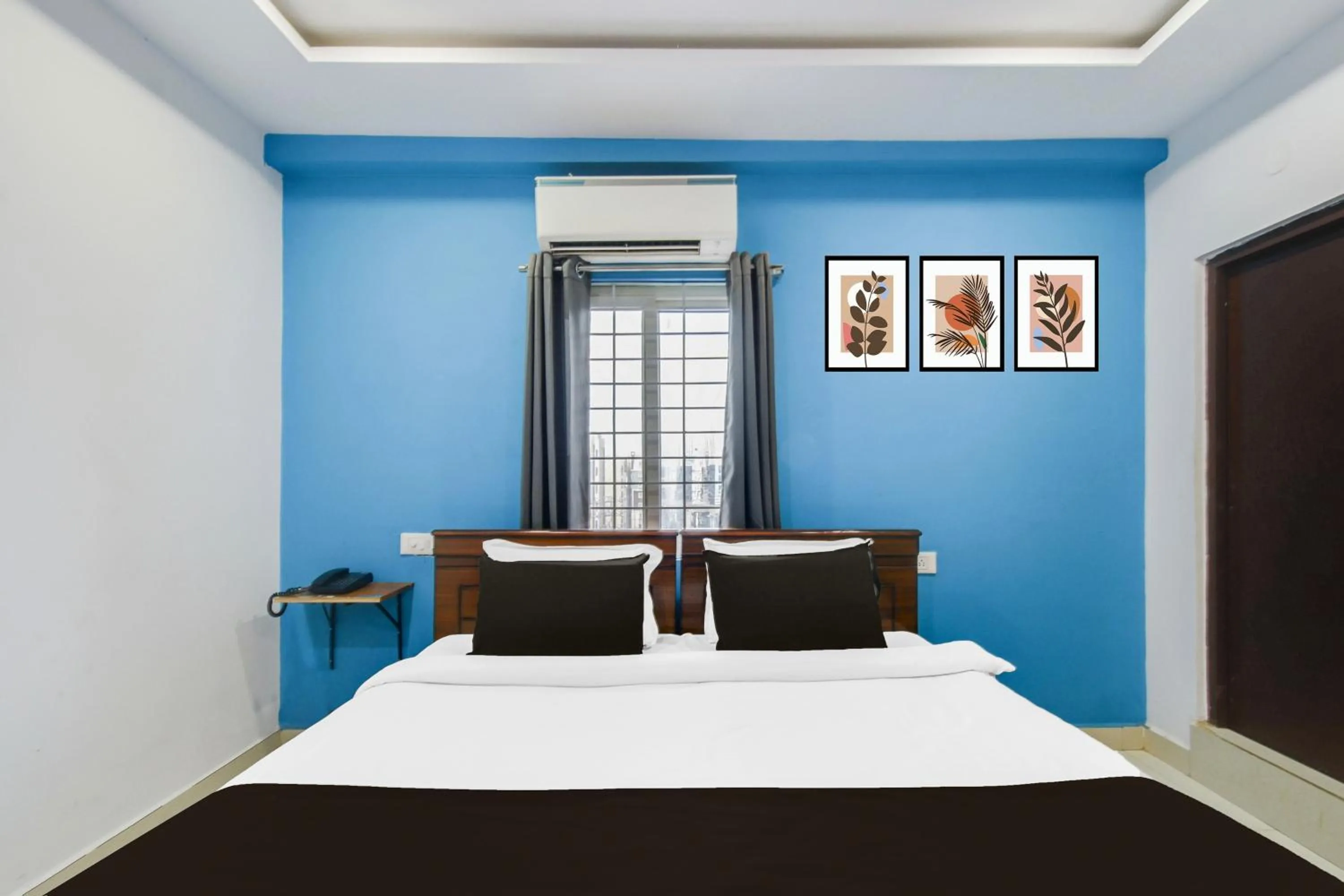 Bedroom, Bed in Super Townhouse Hitech City Madhapur