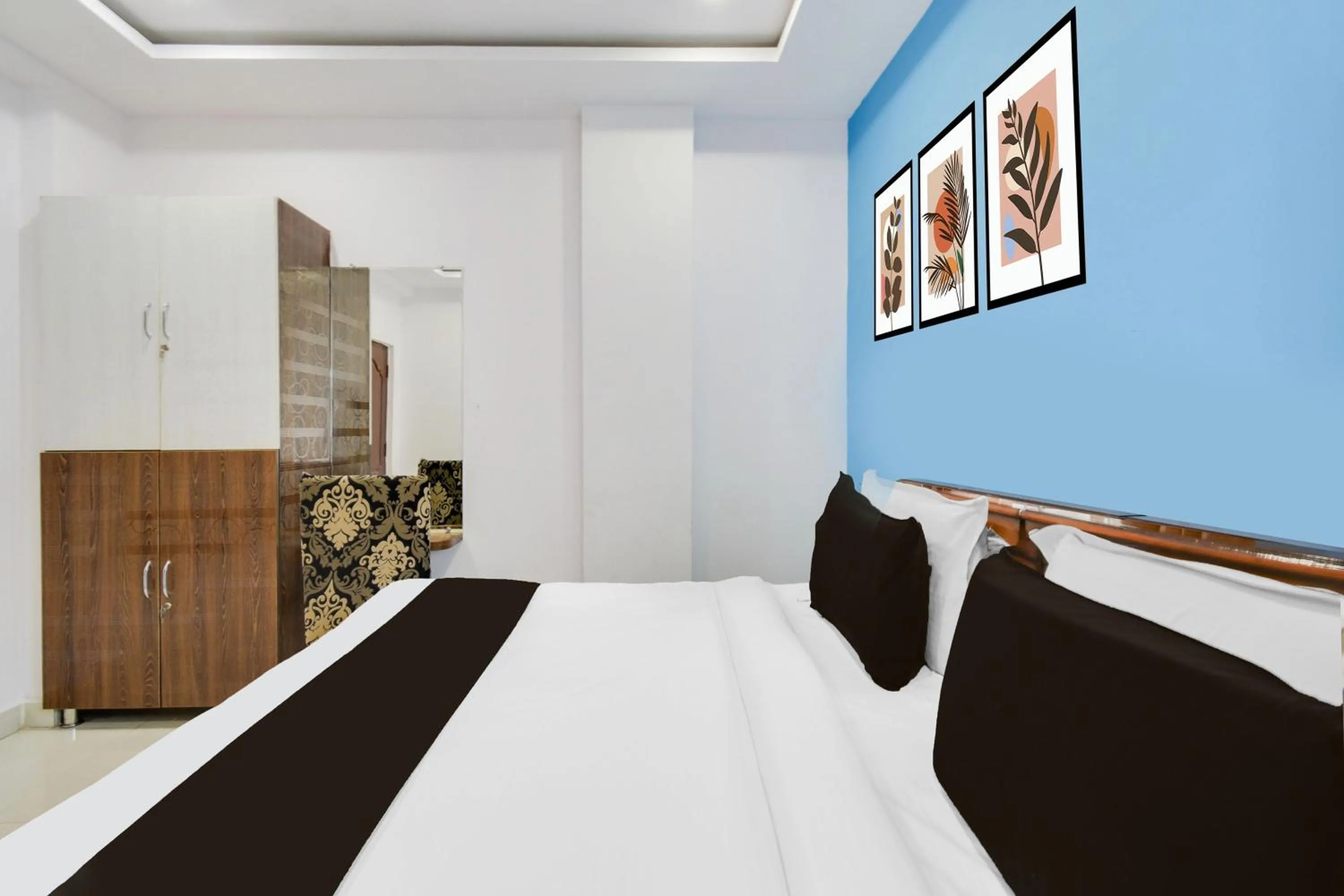Bedroom, Bed in Super Townhouse Hitech City Madhapur