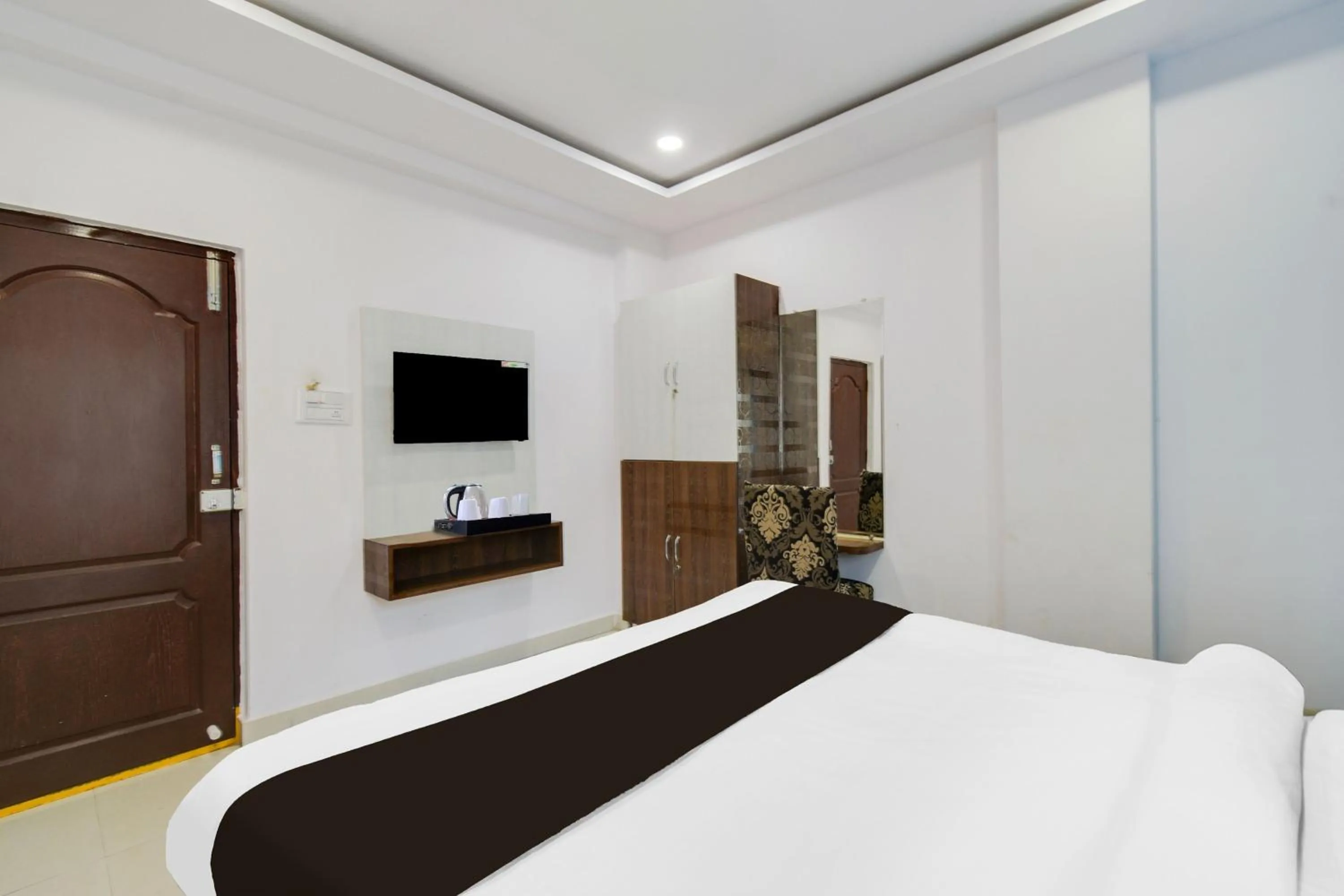 Bedroom, Bed in Super Townhouse Hitech City Madhapur