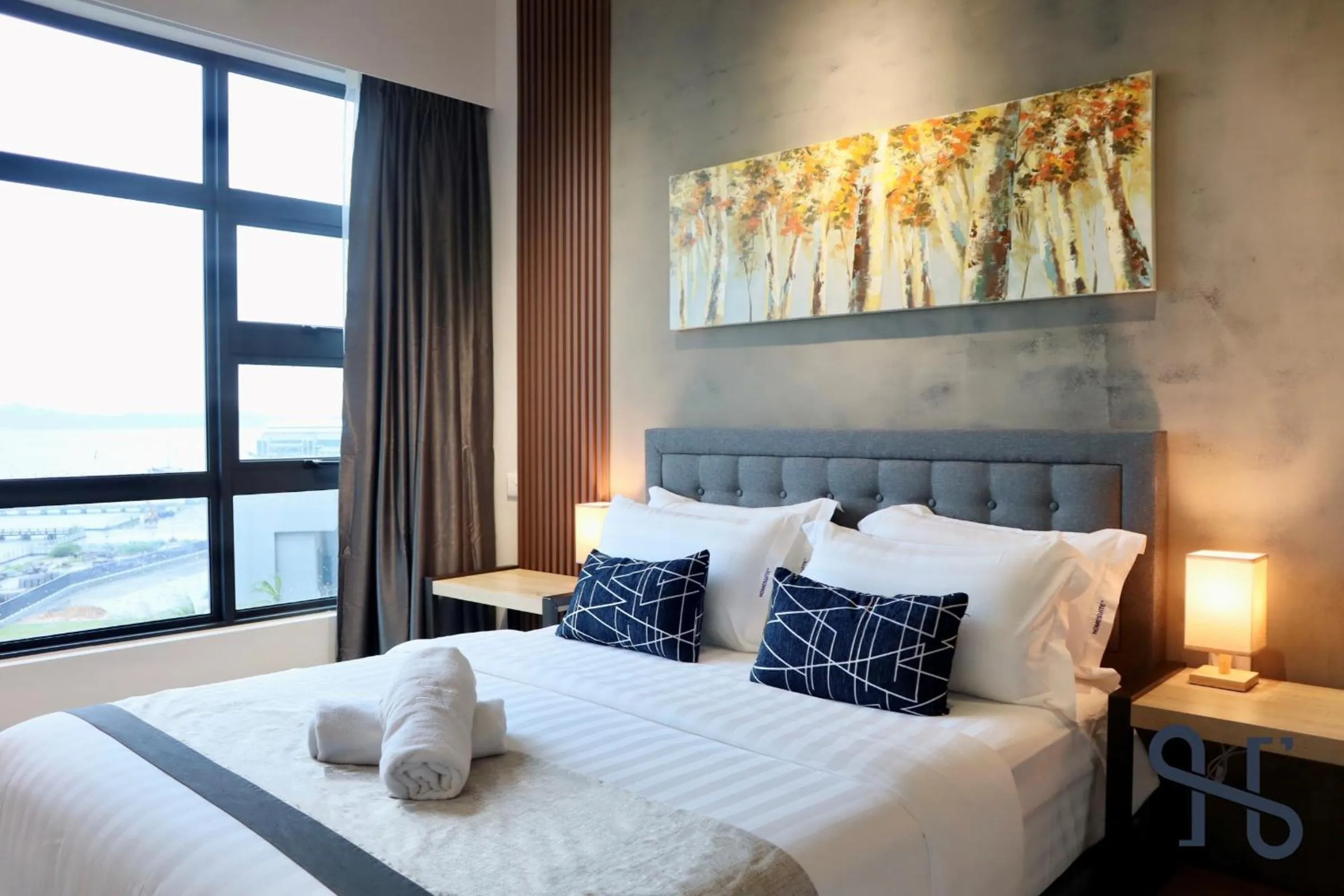 Bed in Homesuite' Home at Jesselton Quay