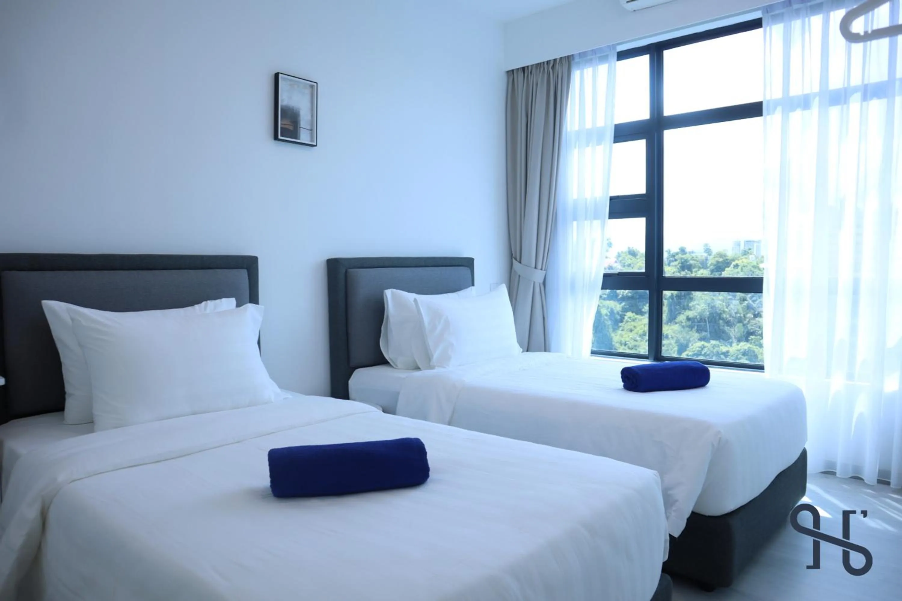 Bed in Homesuite' Home at Jesselton Quay