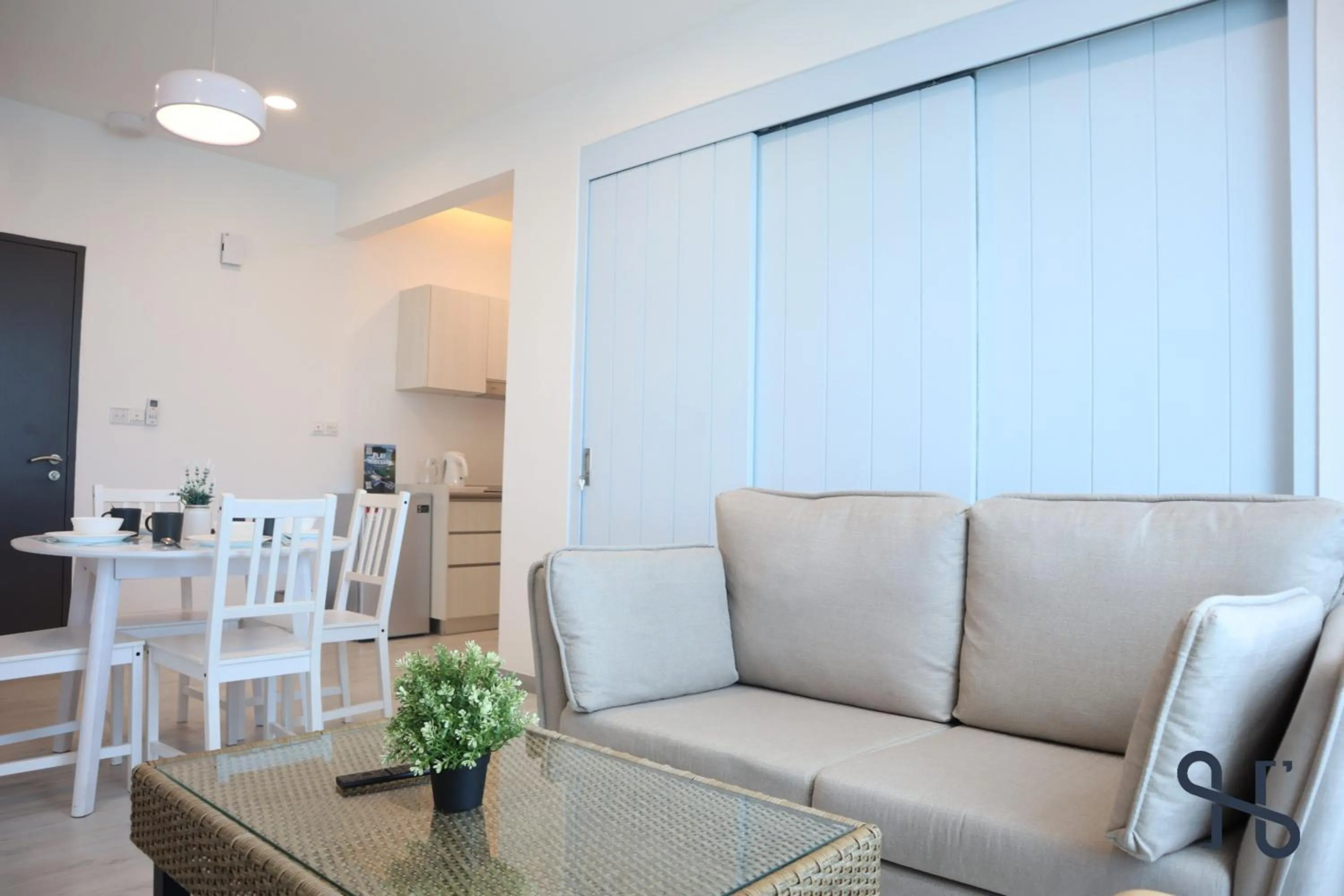 Kitchen or kitchenette in Homesuite' Home at Jesselton Quay