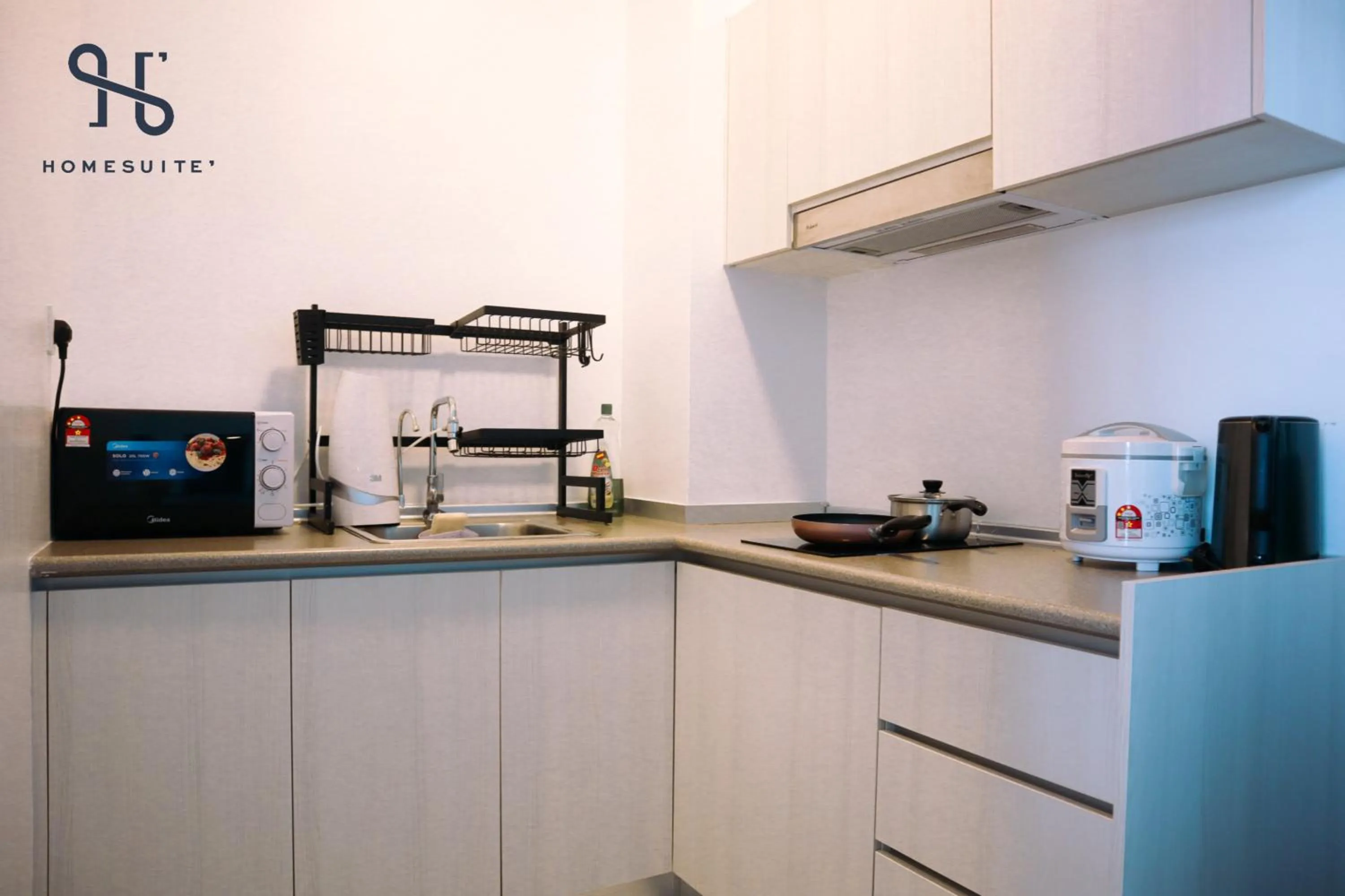 Kitchen or kitchenette in Homesuite' Home at Jesselton Quay