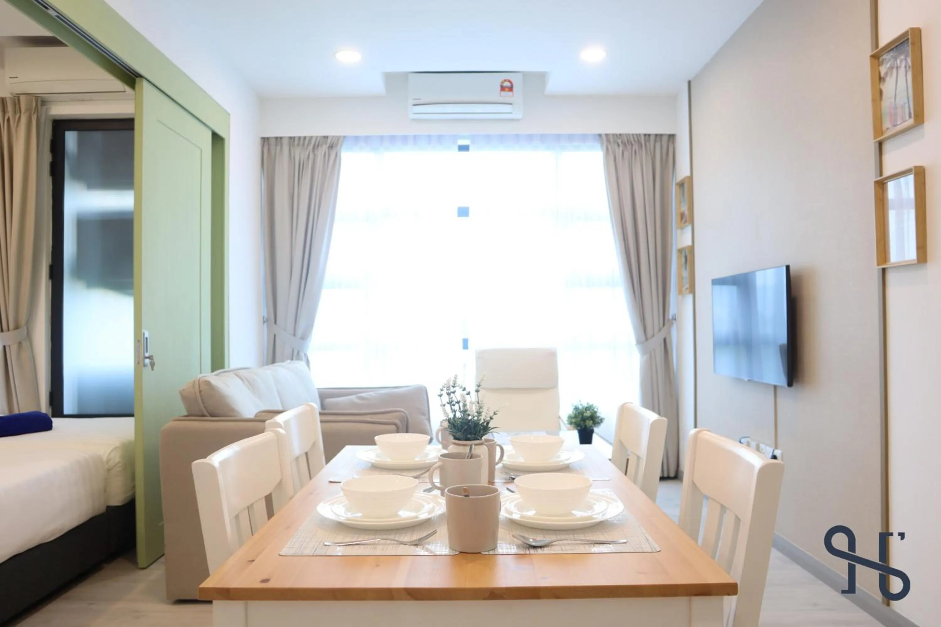 Bed in Homesuite' Home at Jesselton Quay