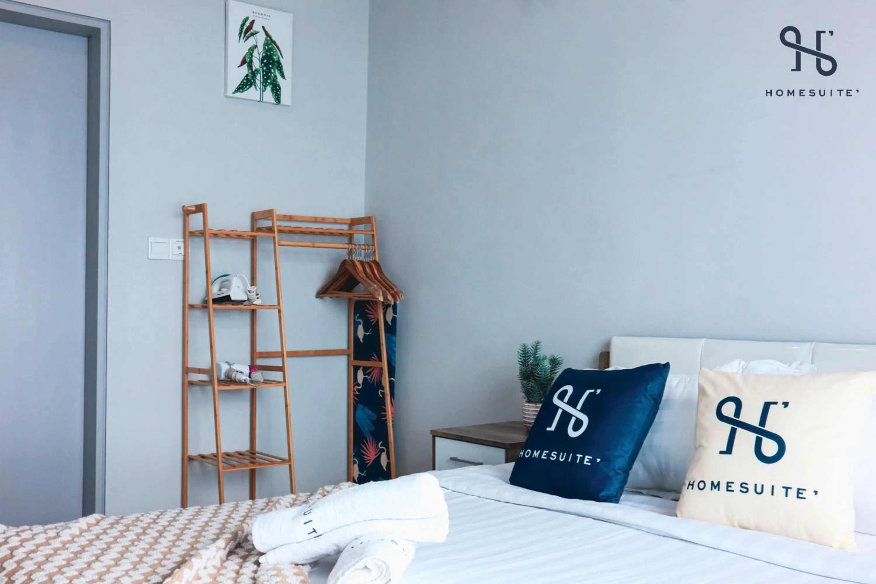 Bedroom, Bed in Homesuite' Home at Jesselton Quay