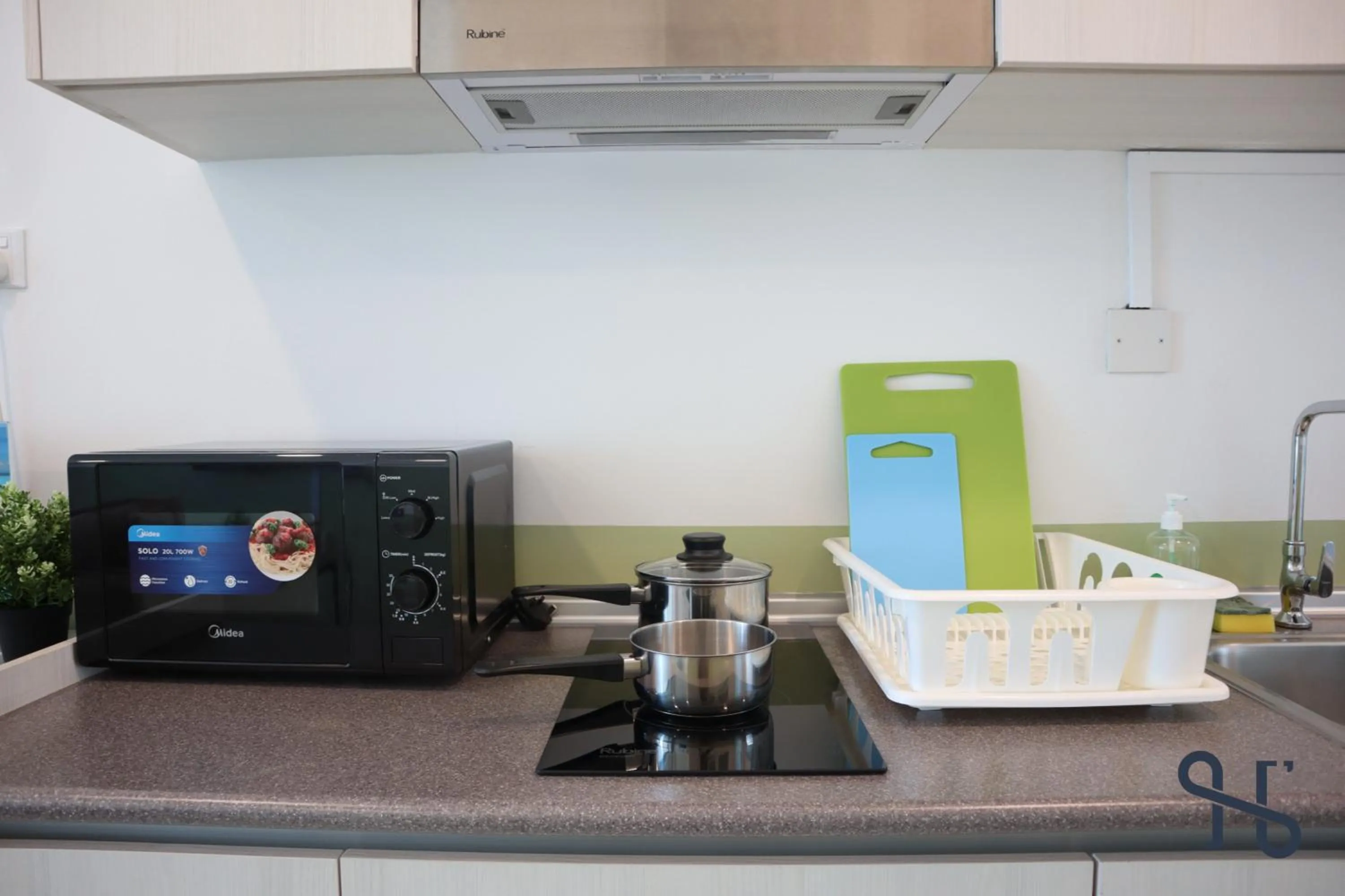 kitchen in Homesuite' Home at Jesselton Quay