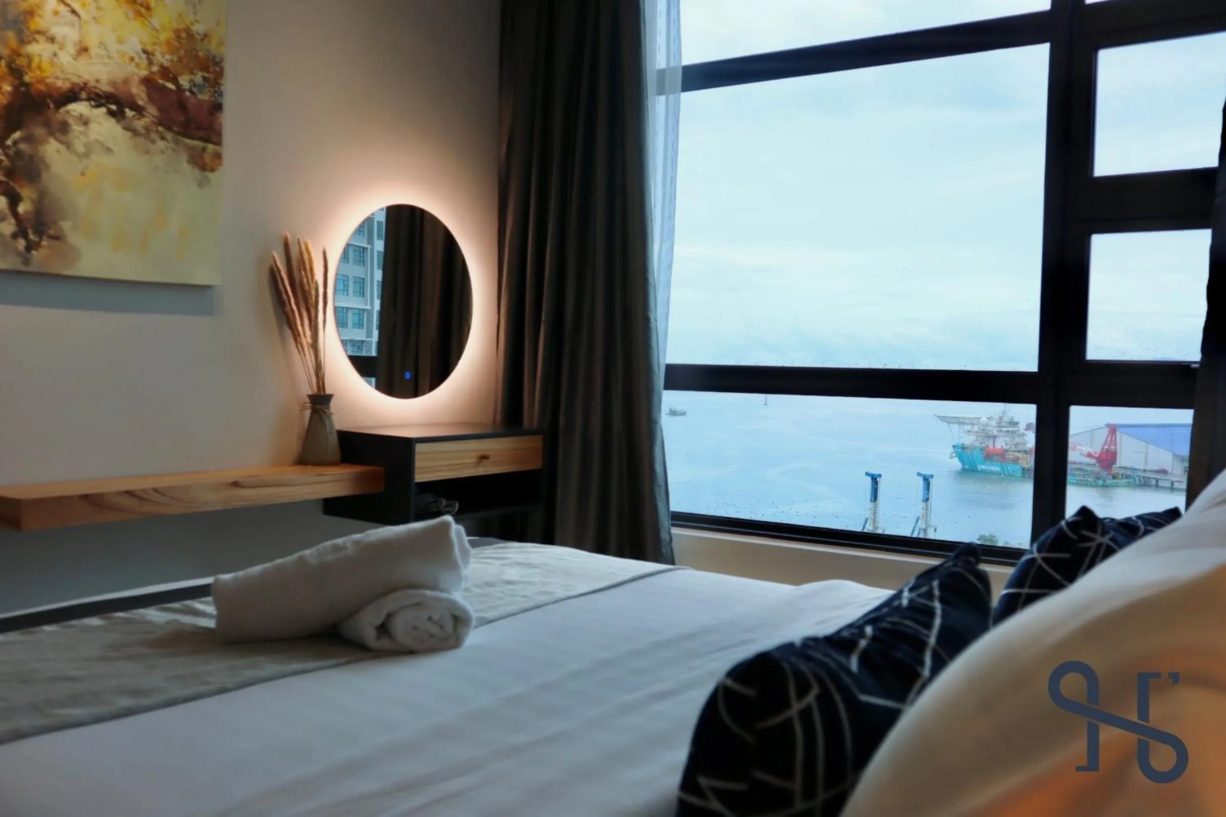 Bed in Homesuite' Home at Jesselton Quay
