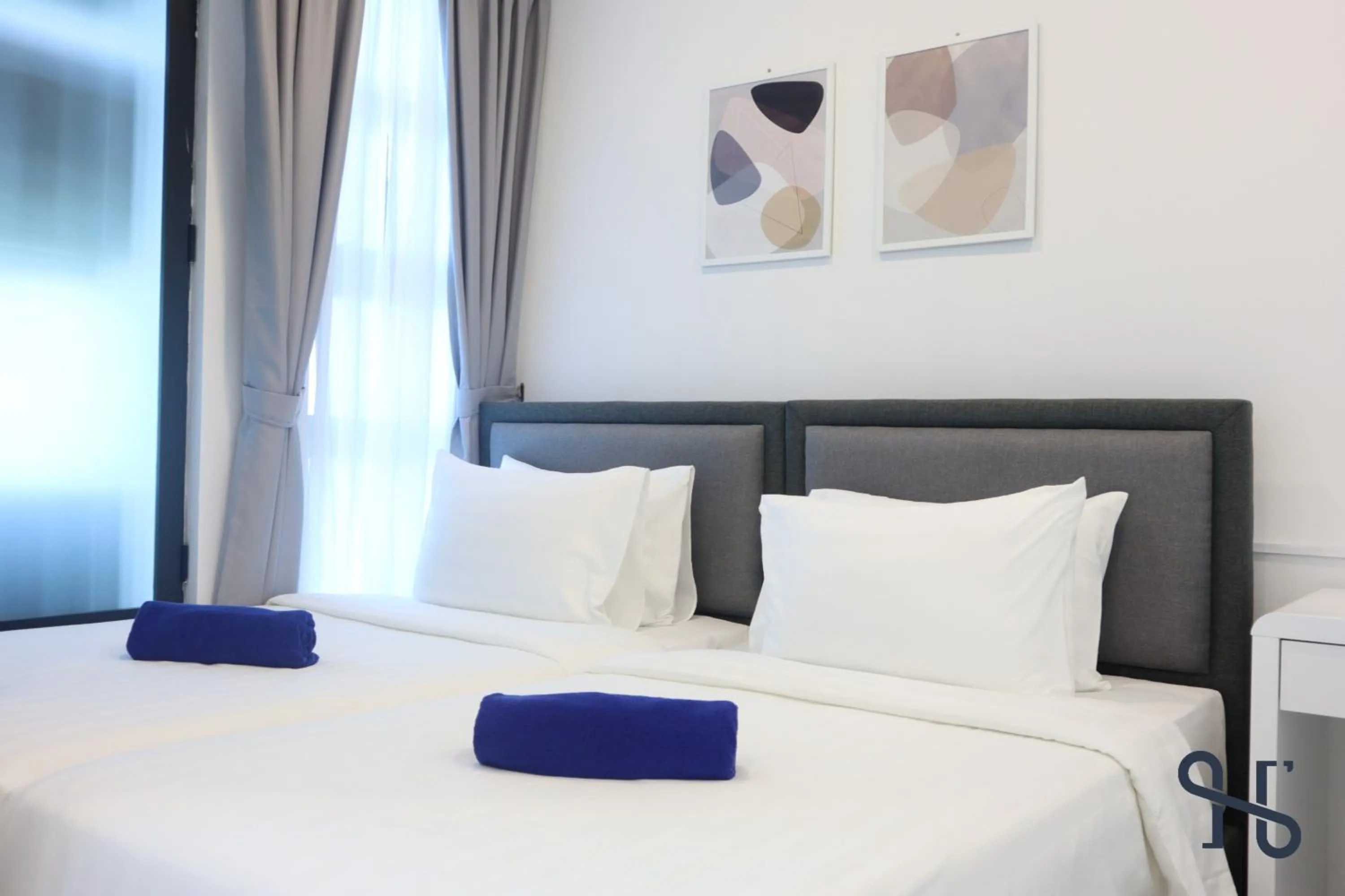 Bed in Homesuite' Home at Jesselton Quay