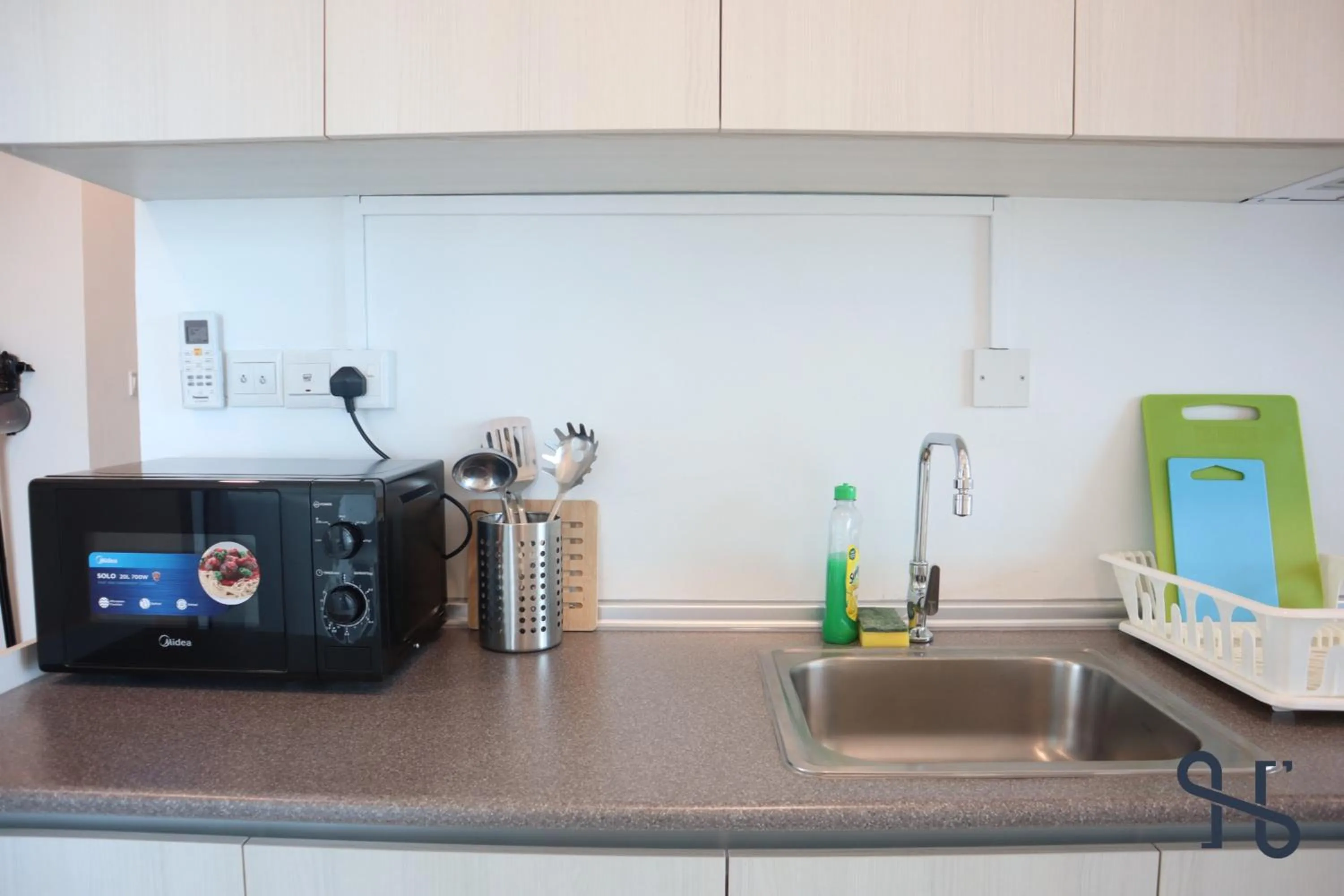 Coffee/tea facilities in Homesuite' Home at Jesselton Quay