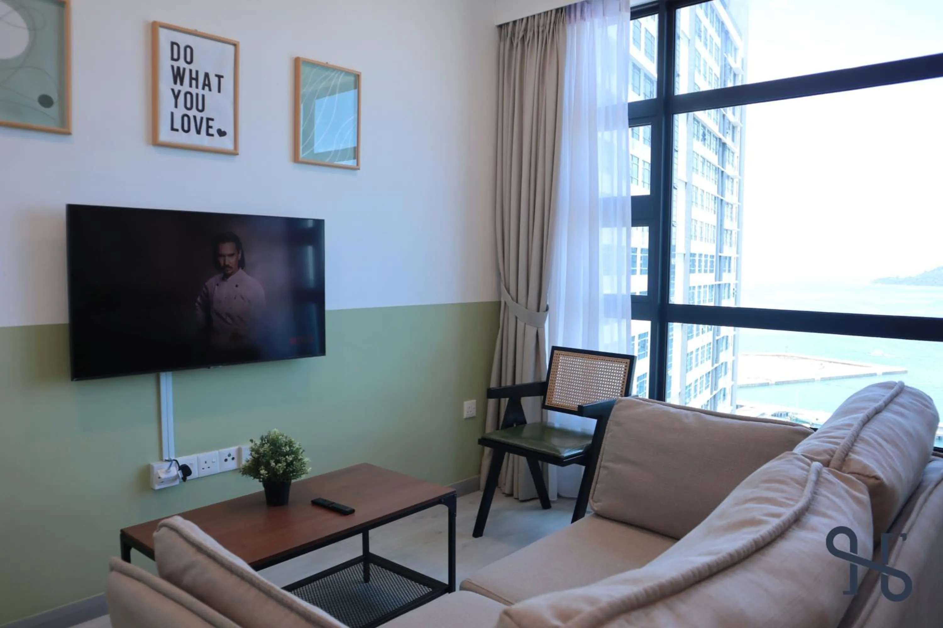 TV and multimedia in Homesuite' Home at Jesselton Quay