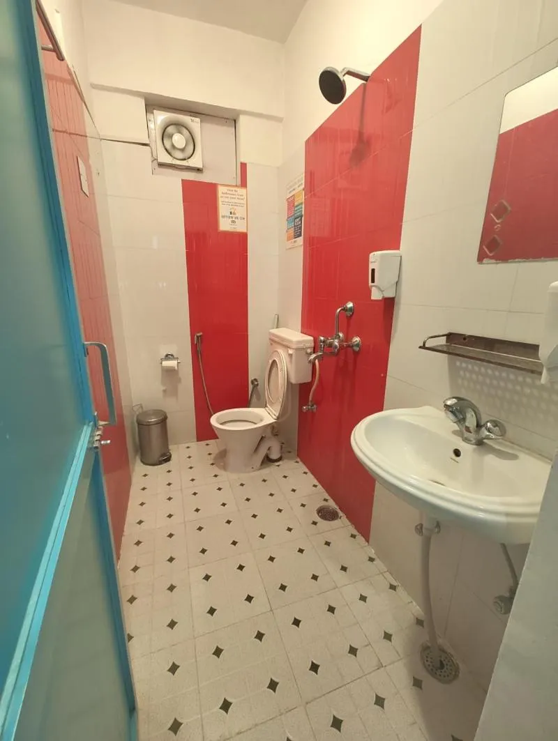 Bathroom in goSTOPS Bir, Landing Site