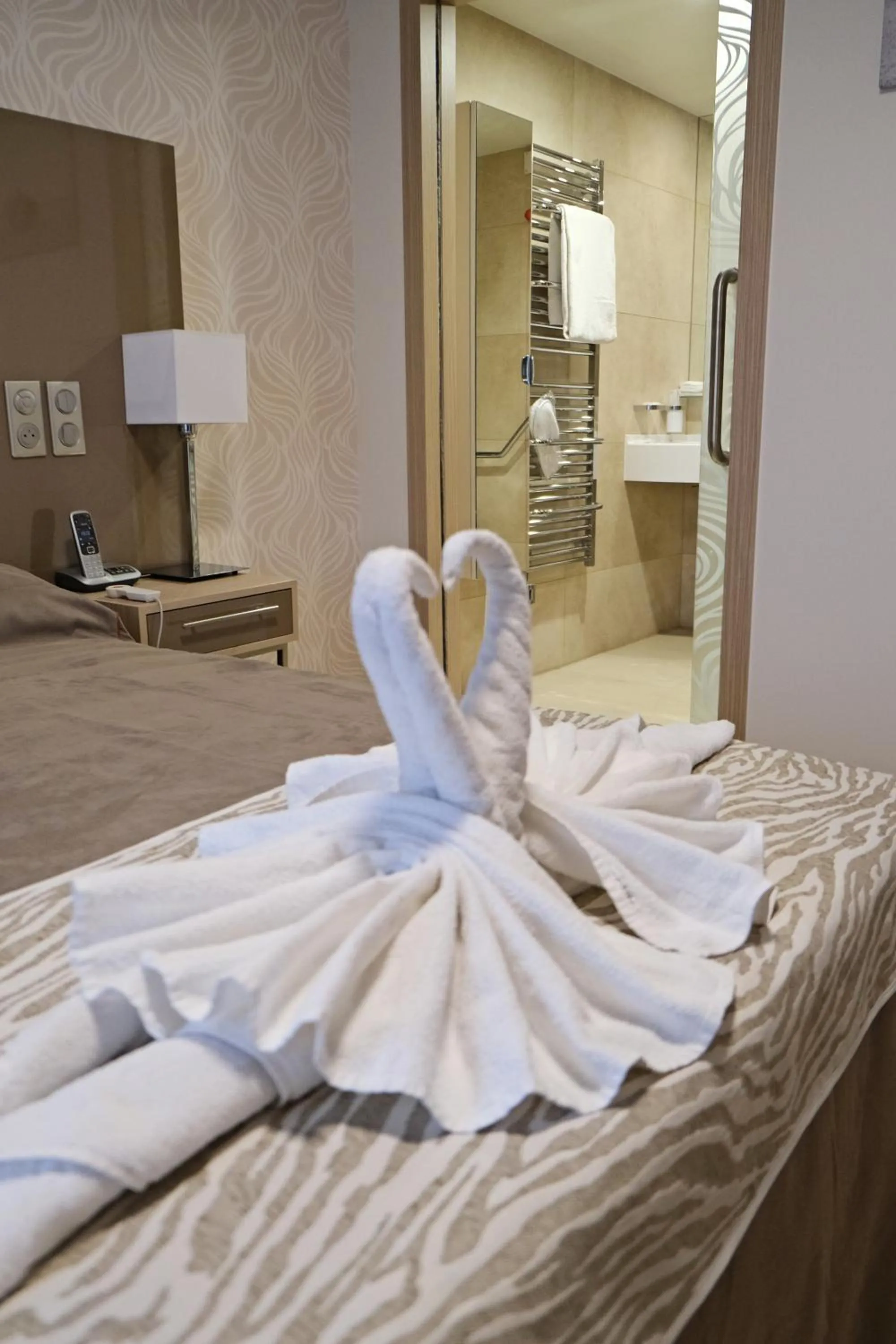 Bed in ZENAO MONTREUIL- Croix de Chavaux