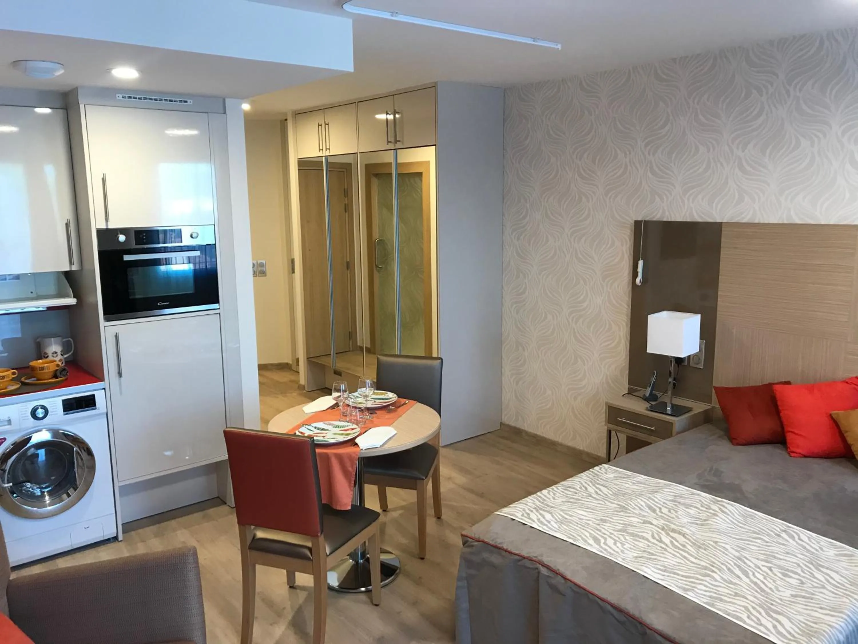 ZENAO MONTREUIL- Croix de Chavaux