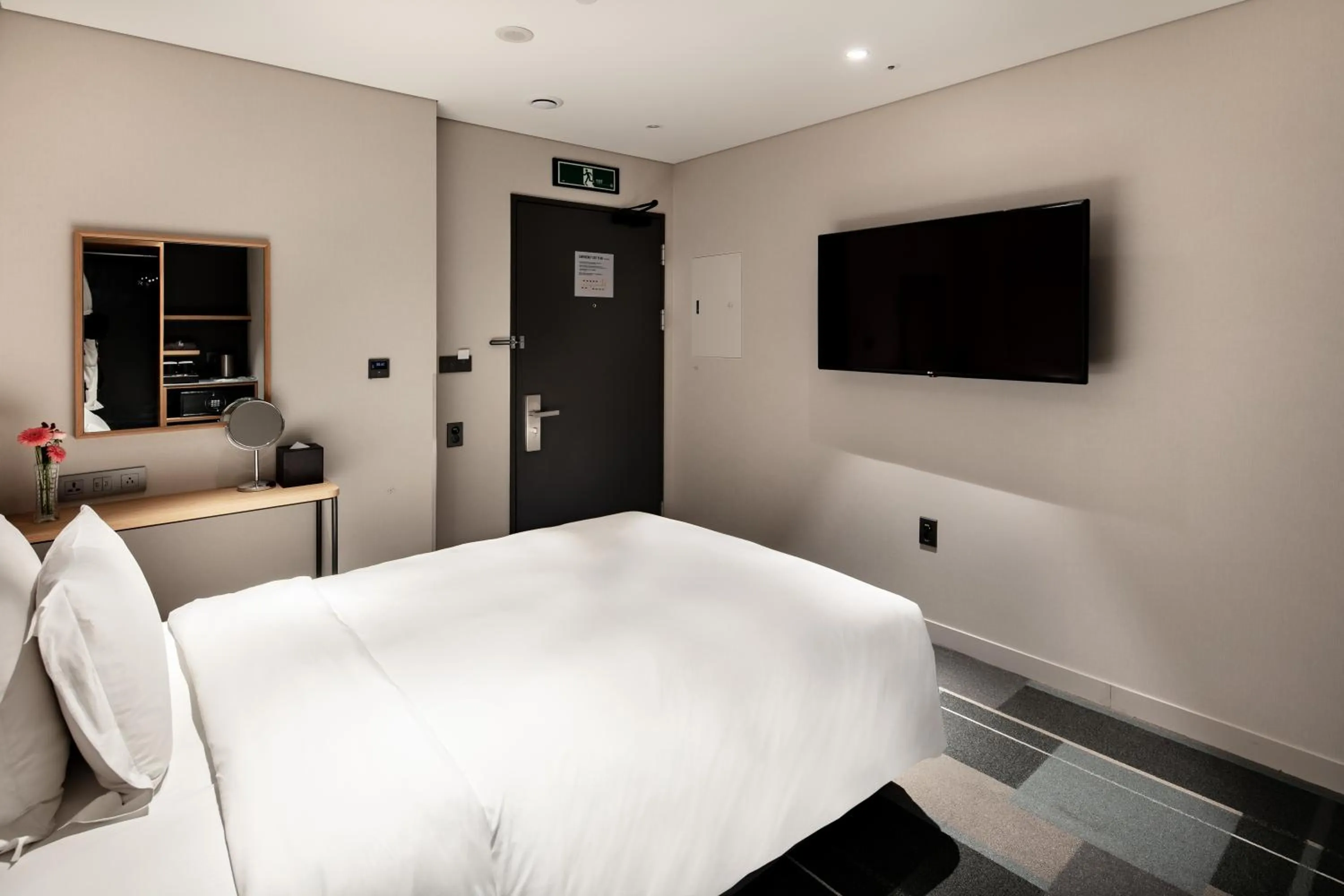 Photo of the whole room, Bed in G3 Hotel Chungmuro