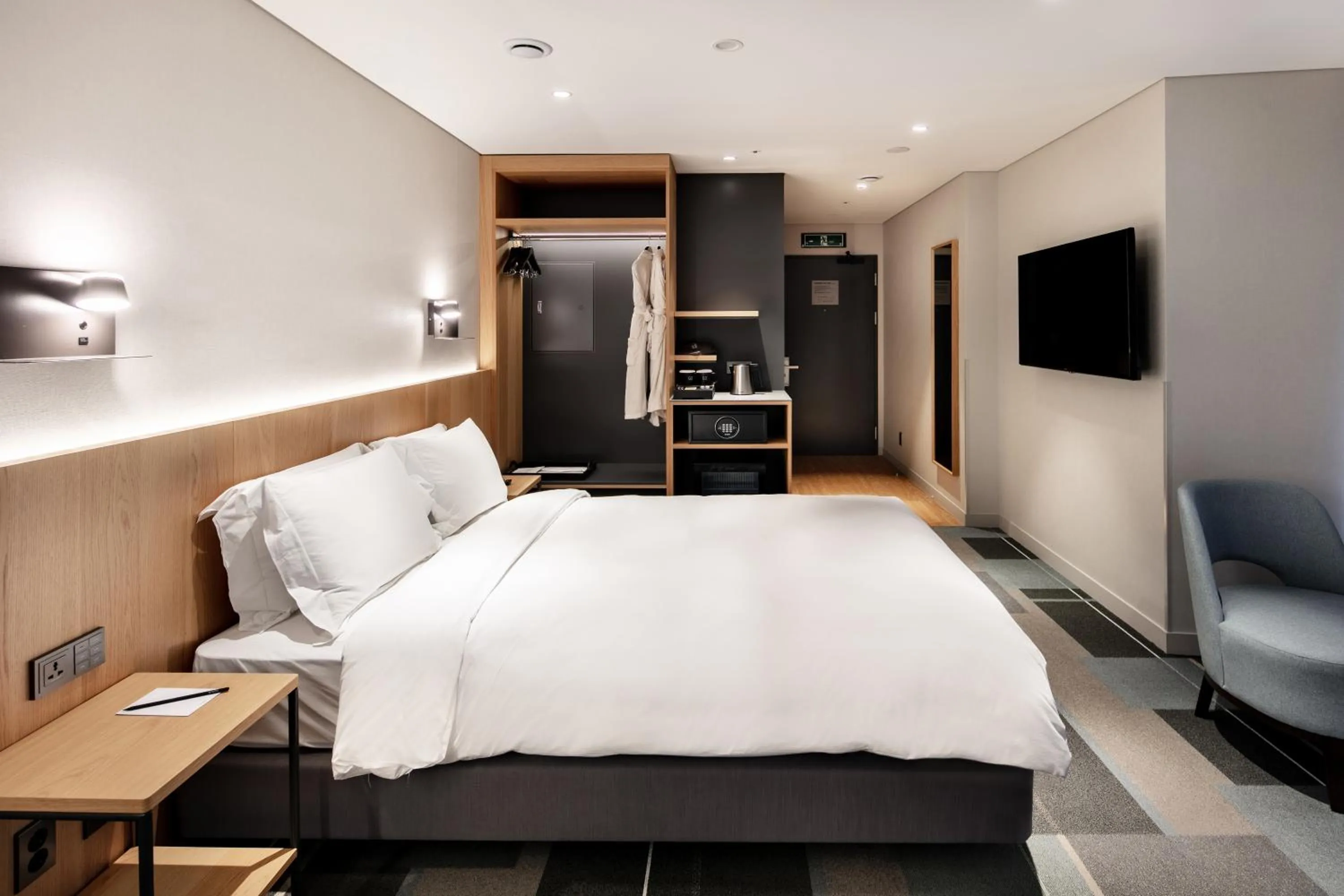 Photo of the whole room, Bed in G3 Hotel Chungmuro