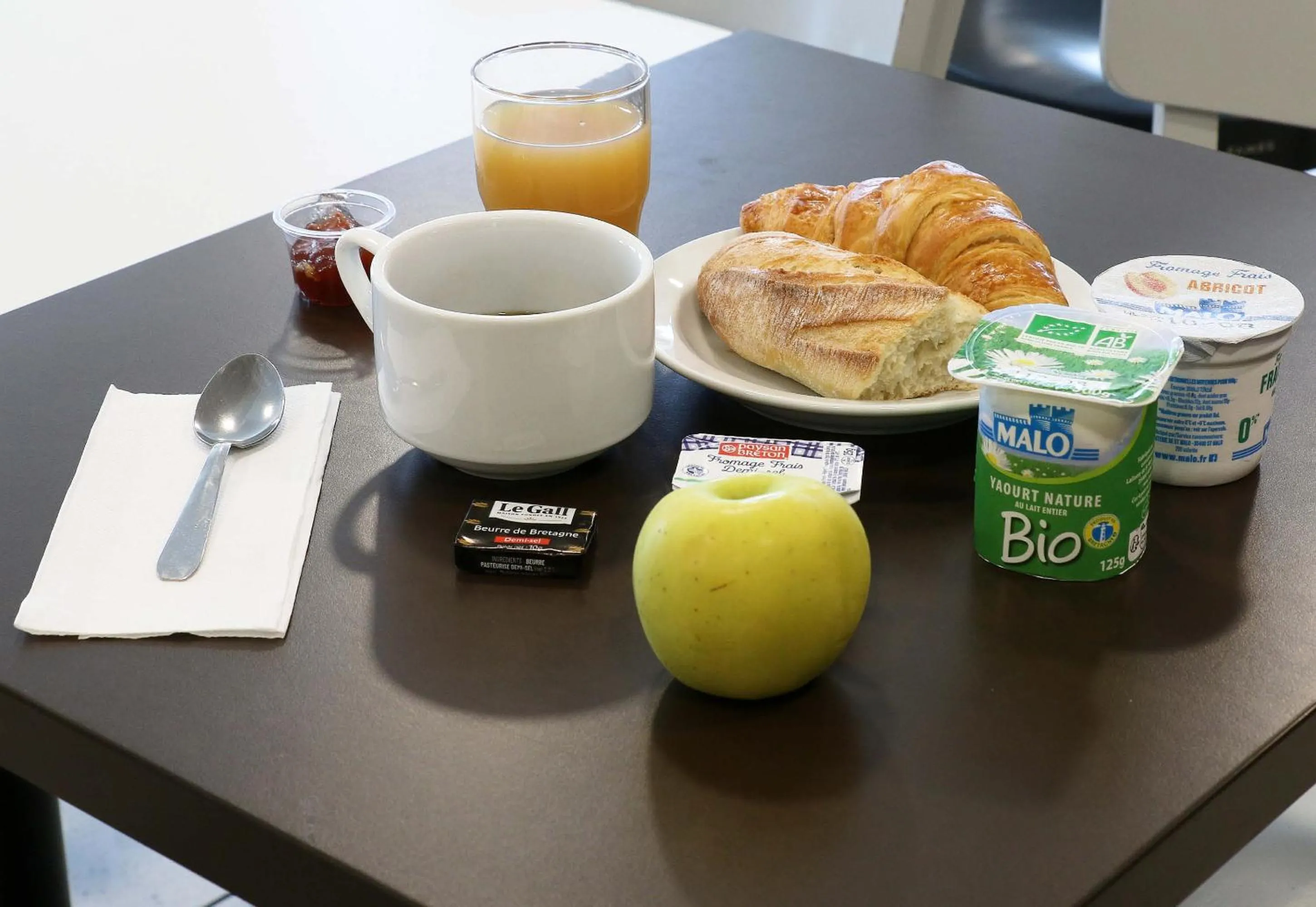 Breakfast in B&B HOTEL Châlons-en-Champagne