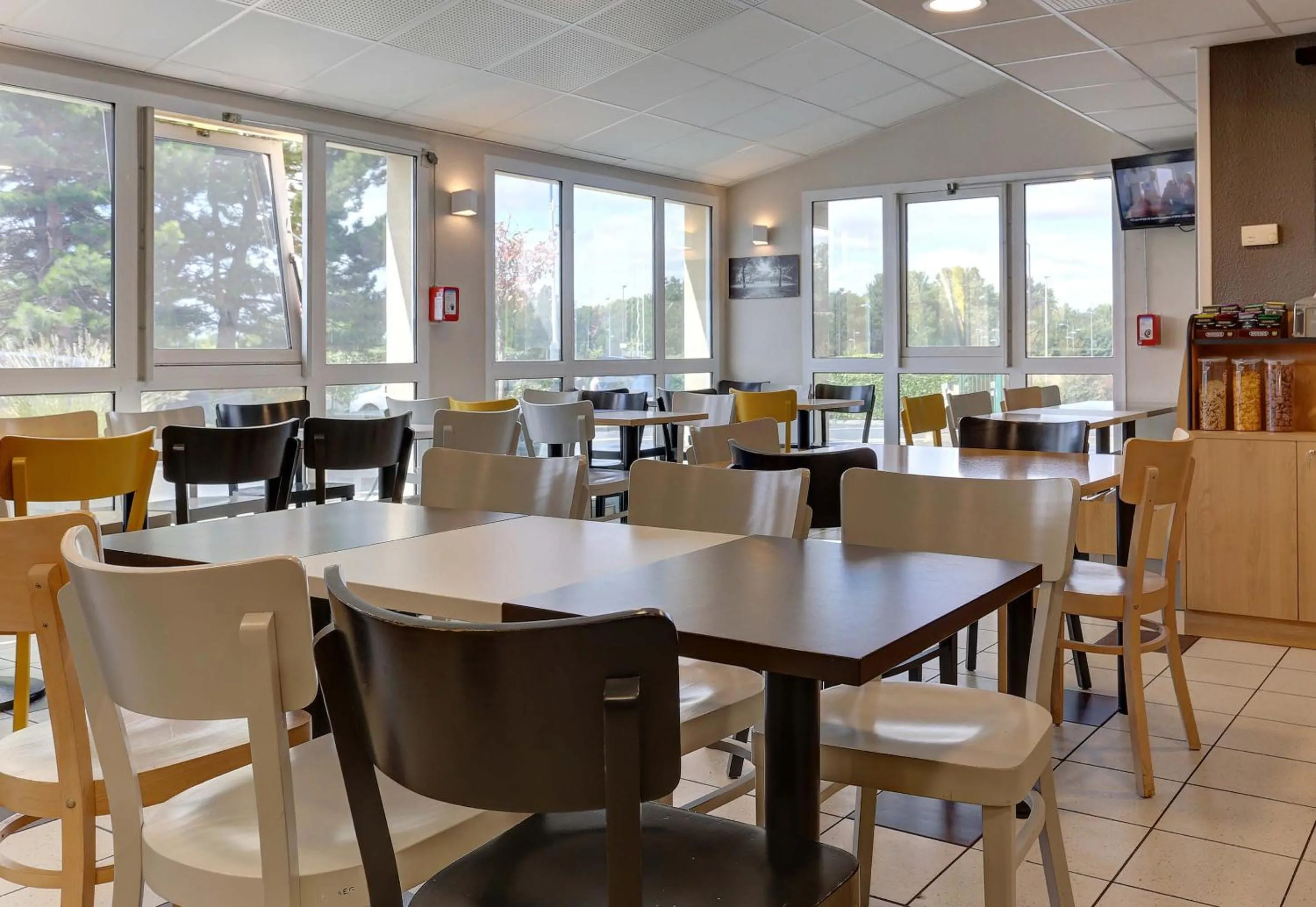 Restaurant/places to eat in B&B HOTEL Châlons-en-Champagne