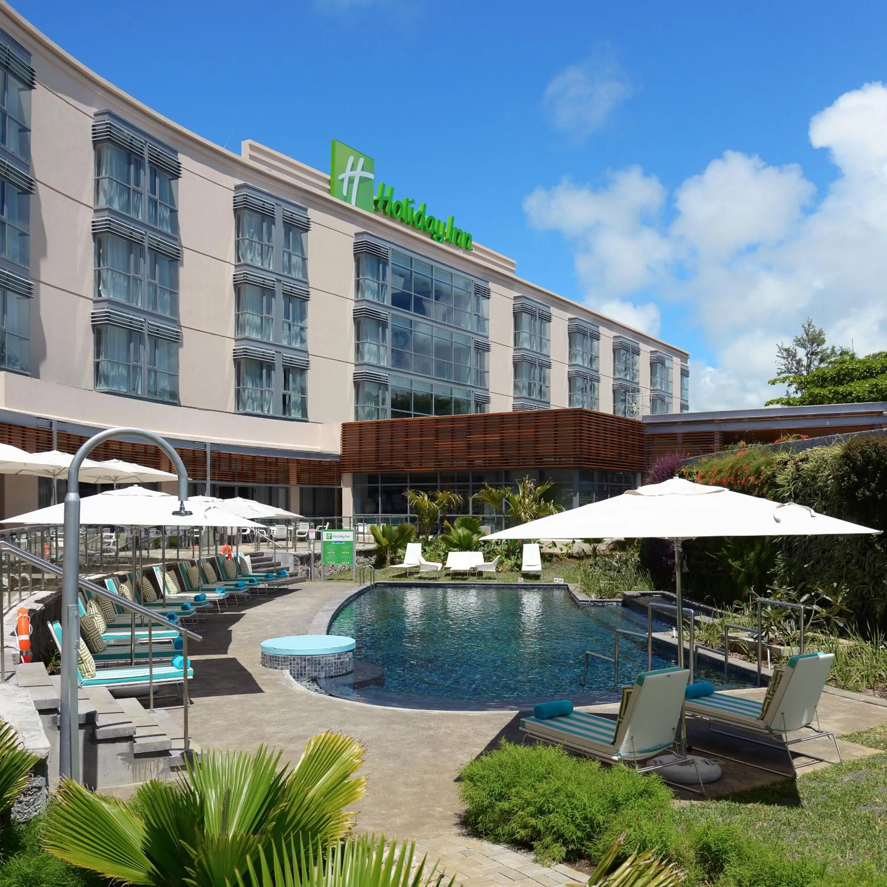 Property building in Holiday Inn Mauritius Mon Trésor by IHG
