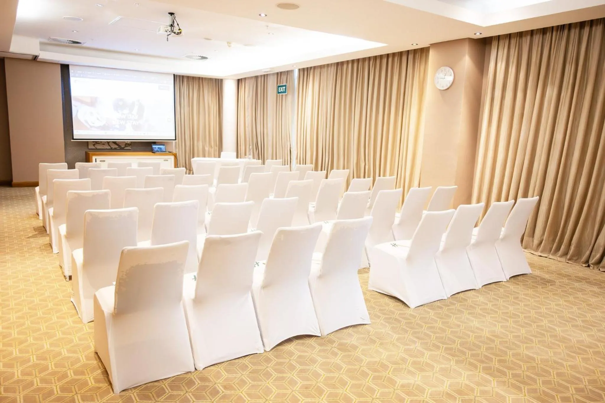 Meeting/conference room in Holiday Inn Mauritius Mon Trésor by IHG