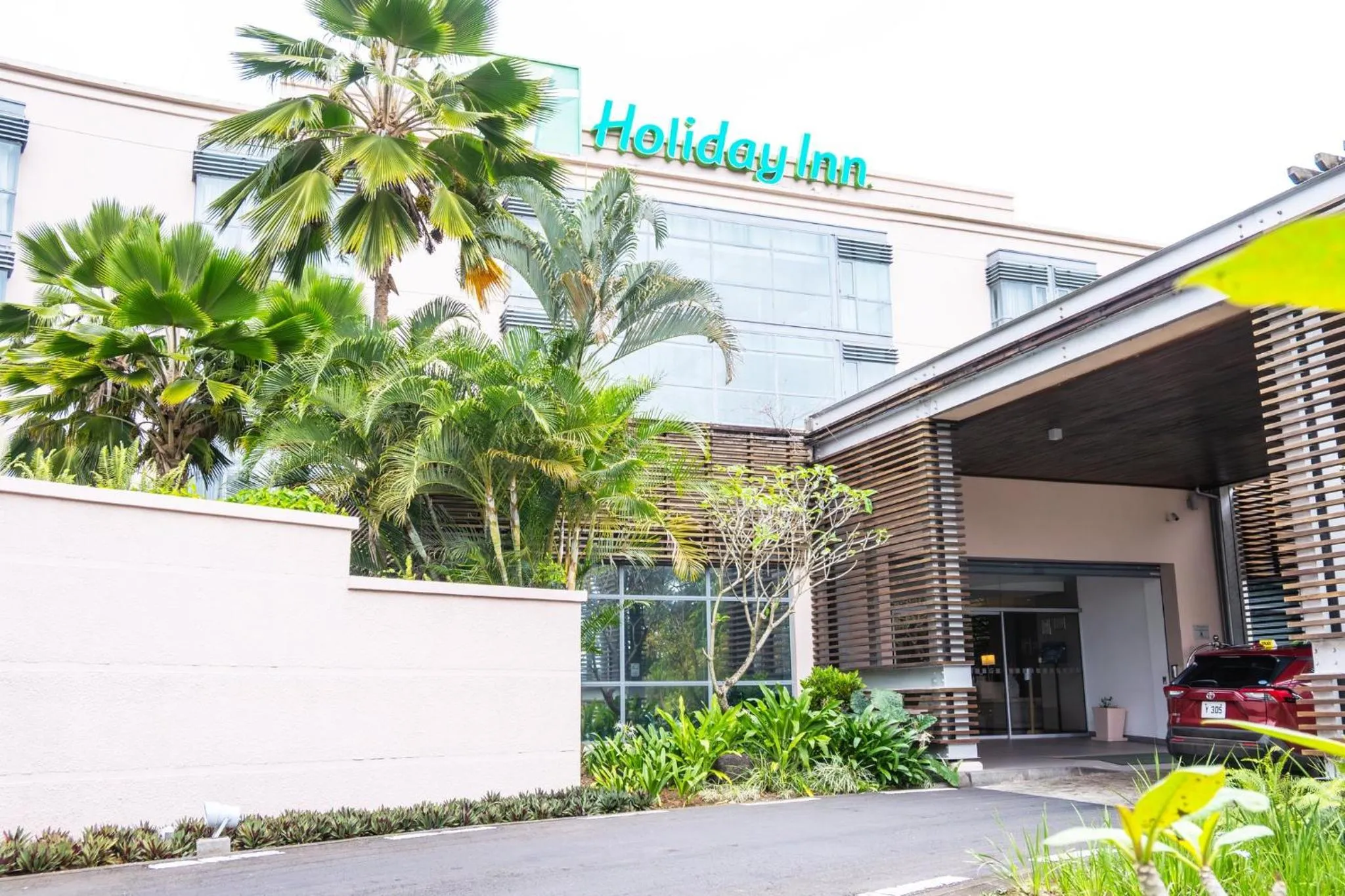 Property building in Holiday Inn Mauritius Mon Trésor by IHG