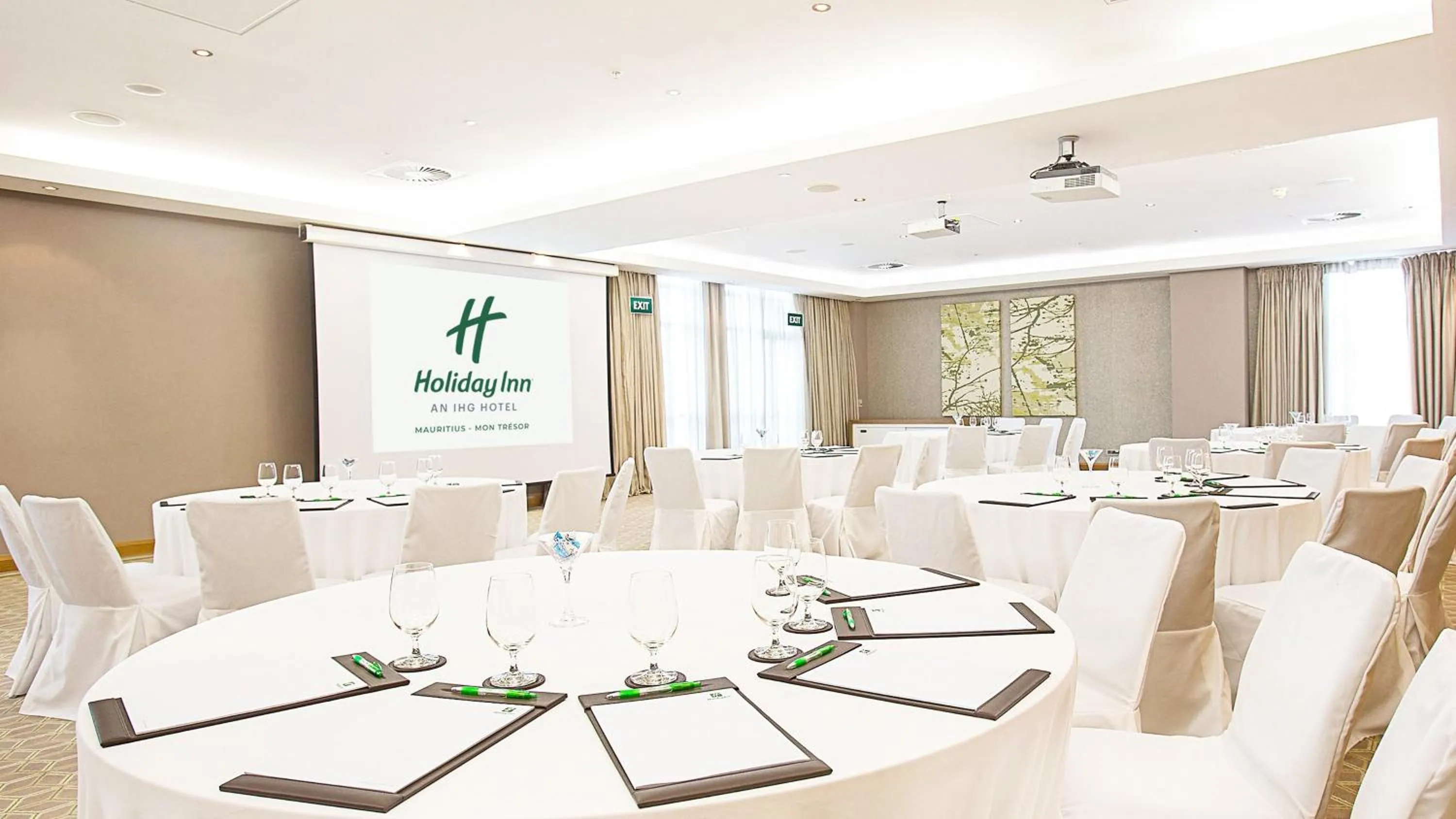 Meeting/conference room in Holiday Inn Mauritius Mon Trésor by IHG