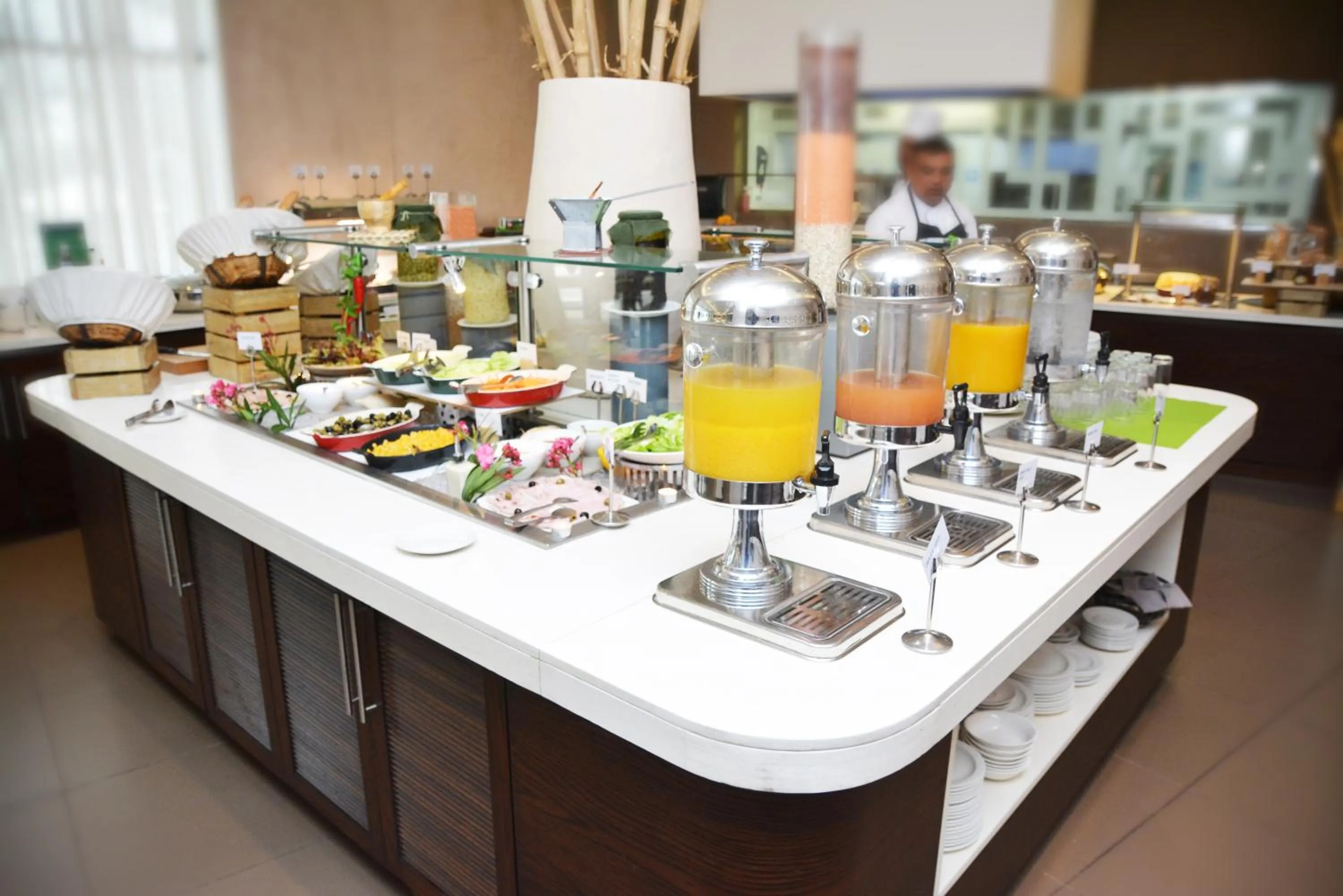 Restaurant/places to eat in Holiday Inn Mauritius Mon Trésor by IHG