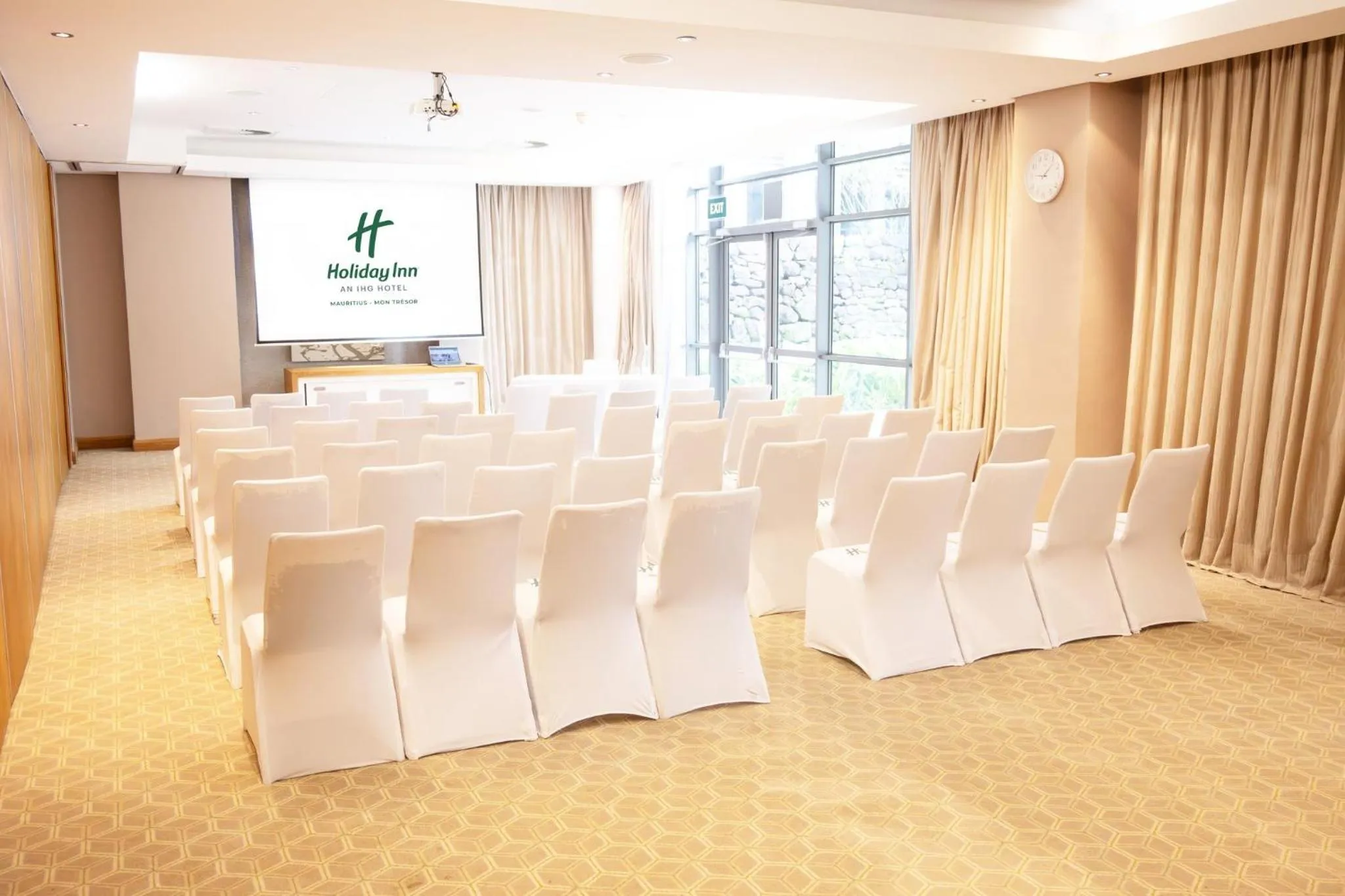 Meeting/conference room in Holiday Inn Mauritius Mon Trésor by IHG